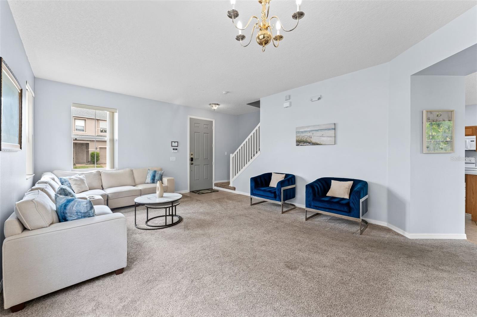 Listing photo 2 for 213 Willow View Dr