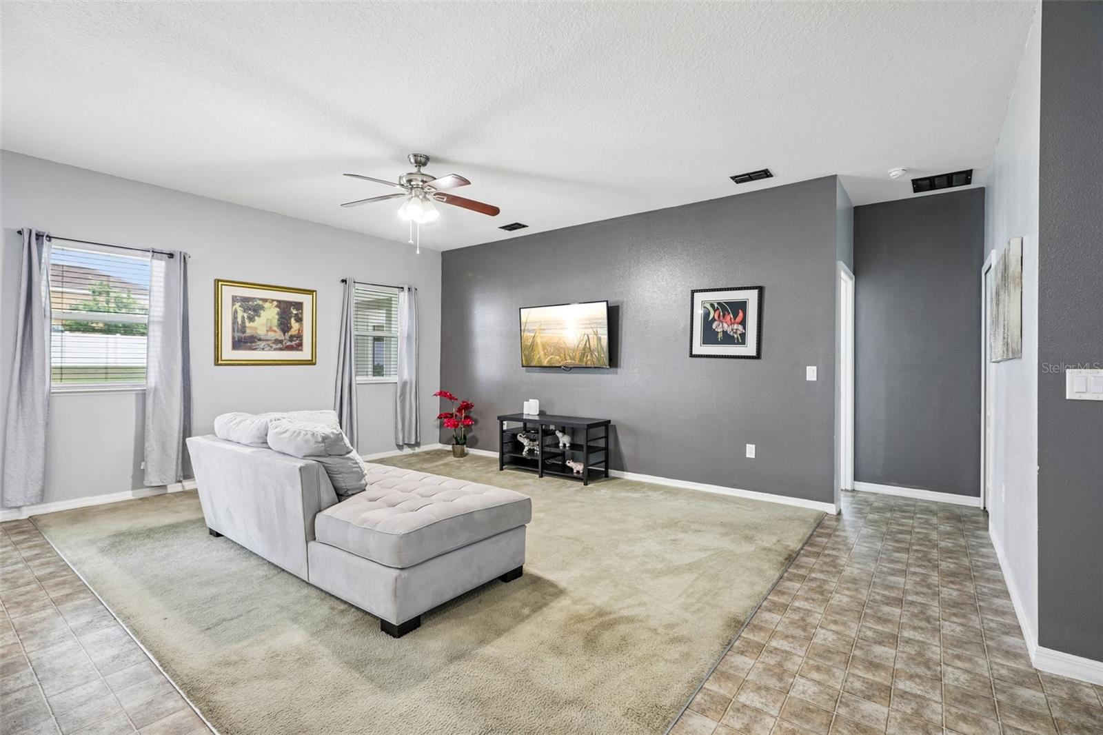Listing photo 3 for 954 Revere Ave