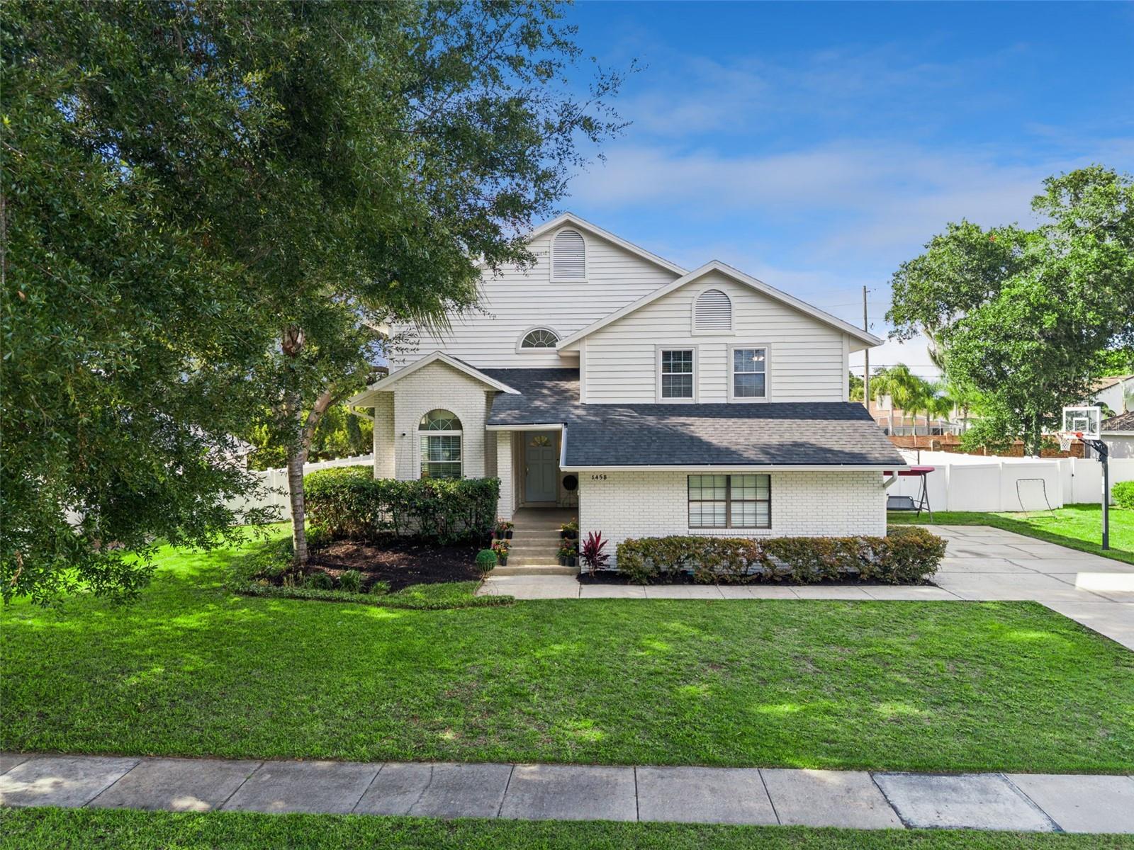 1458 ROYAL CIRCLE
