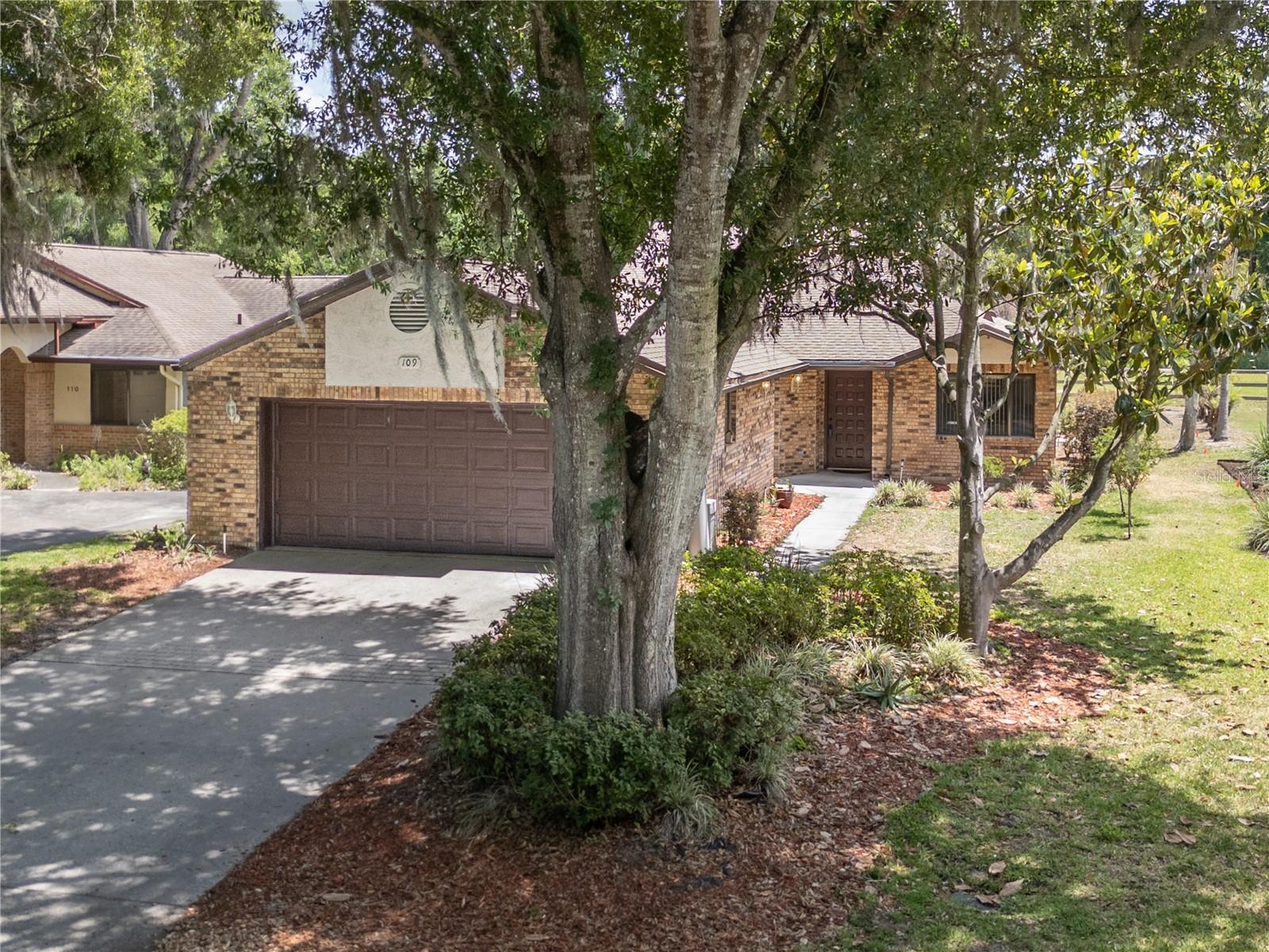 Listing photo 1 for 109 Waterwood Dr