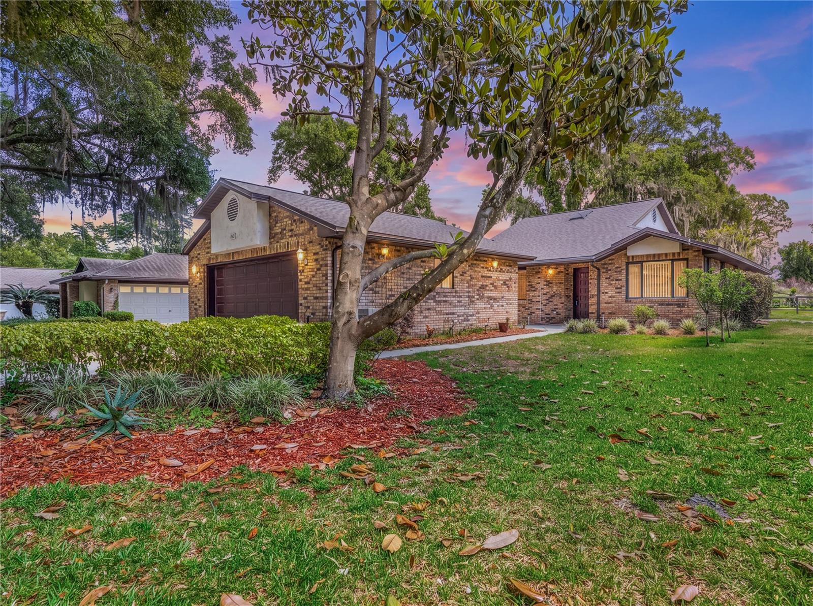 Listing photo 2 for 109 Waterwood Dr