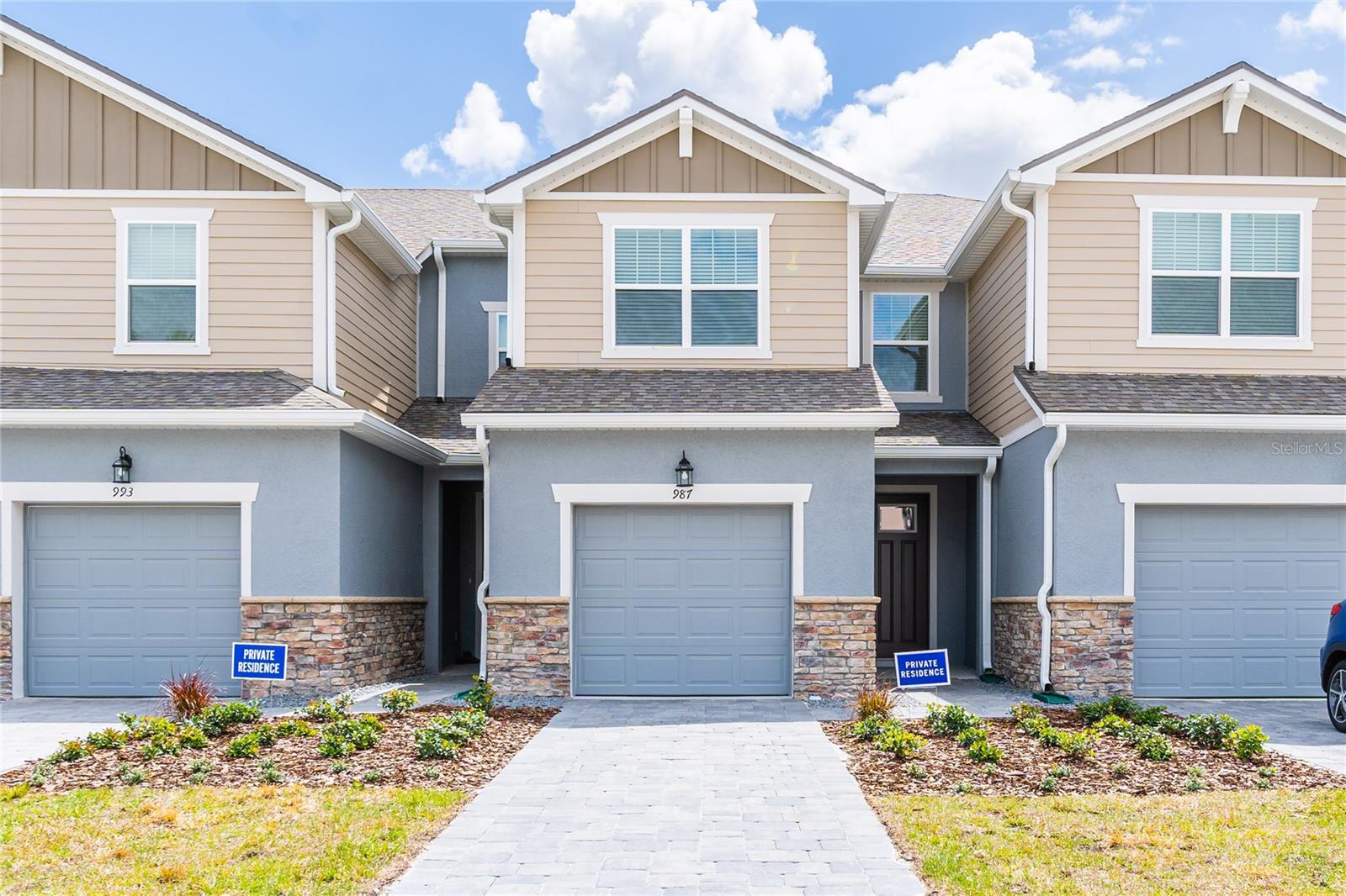 987 SPRING PALMS LOOP
