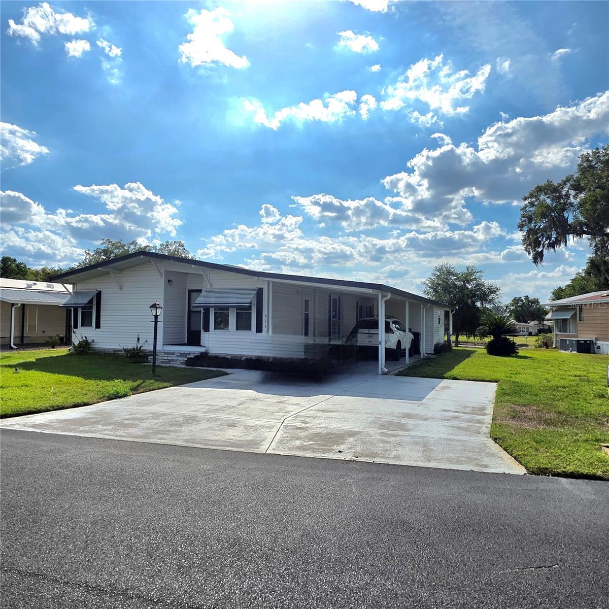 Listing photo 1 for 6114 Grand Oaks Dr Se
