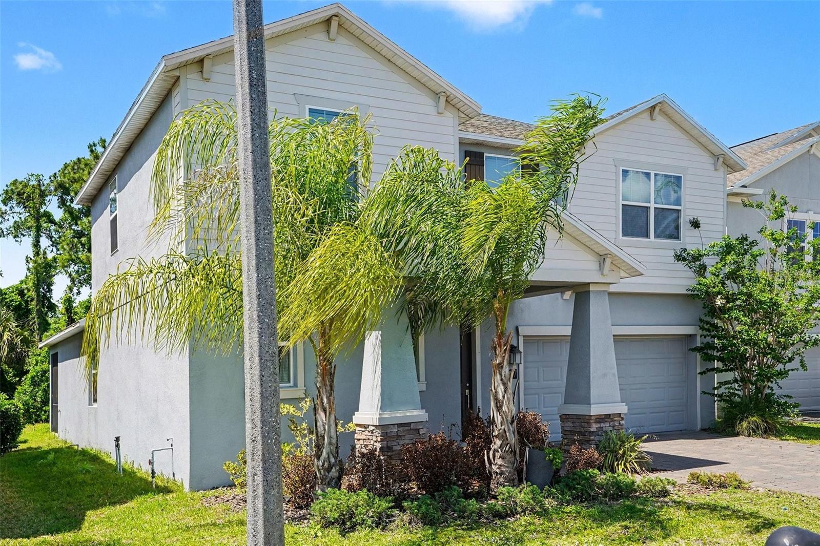 Listing photo 1 for 467 Brunswick Dr
