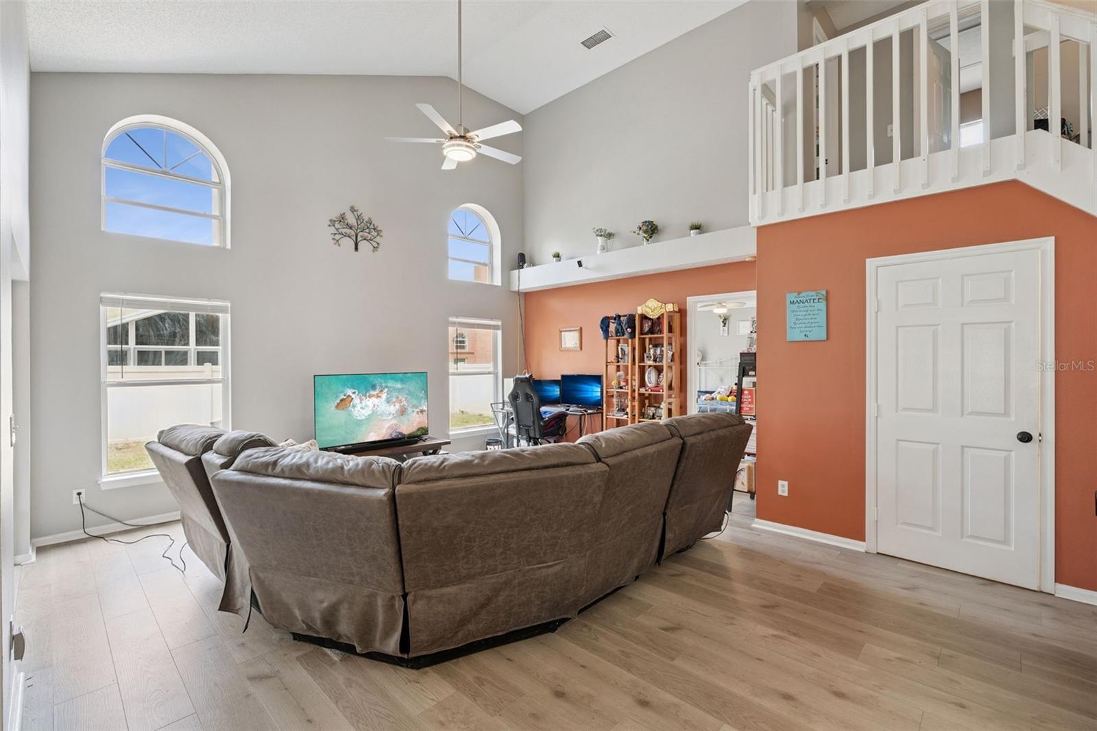 Listing photo 3 for 4485 Weeping Willow Cir