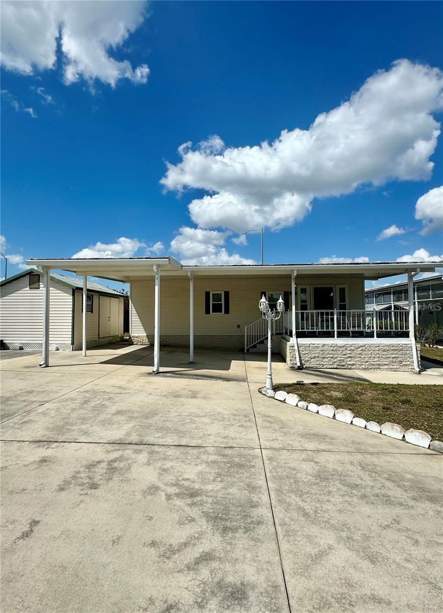 Listing photo 1 for 917 St George Dr