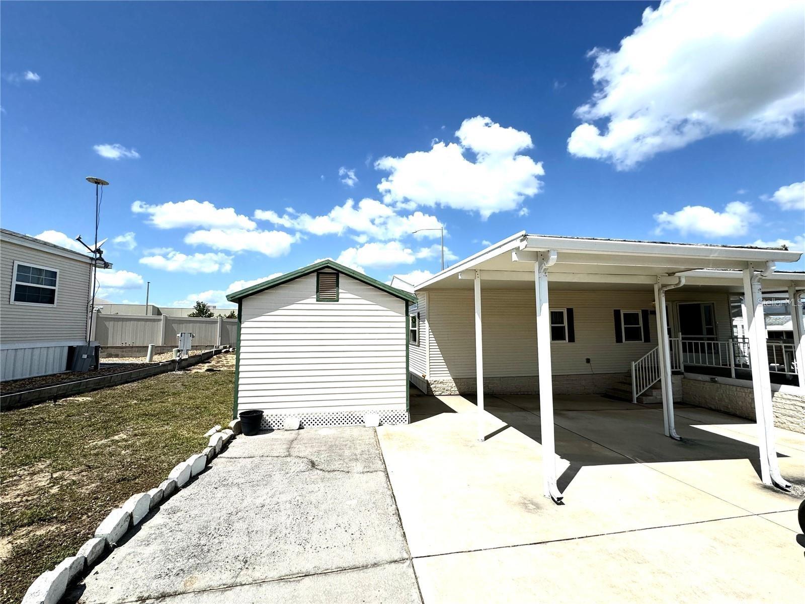 Listing photo 2 for 917 St George Dr