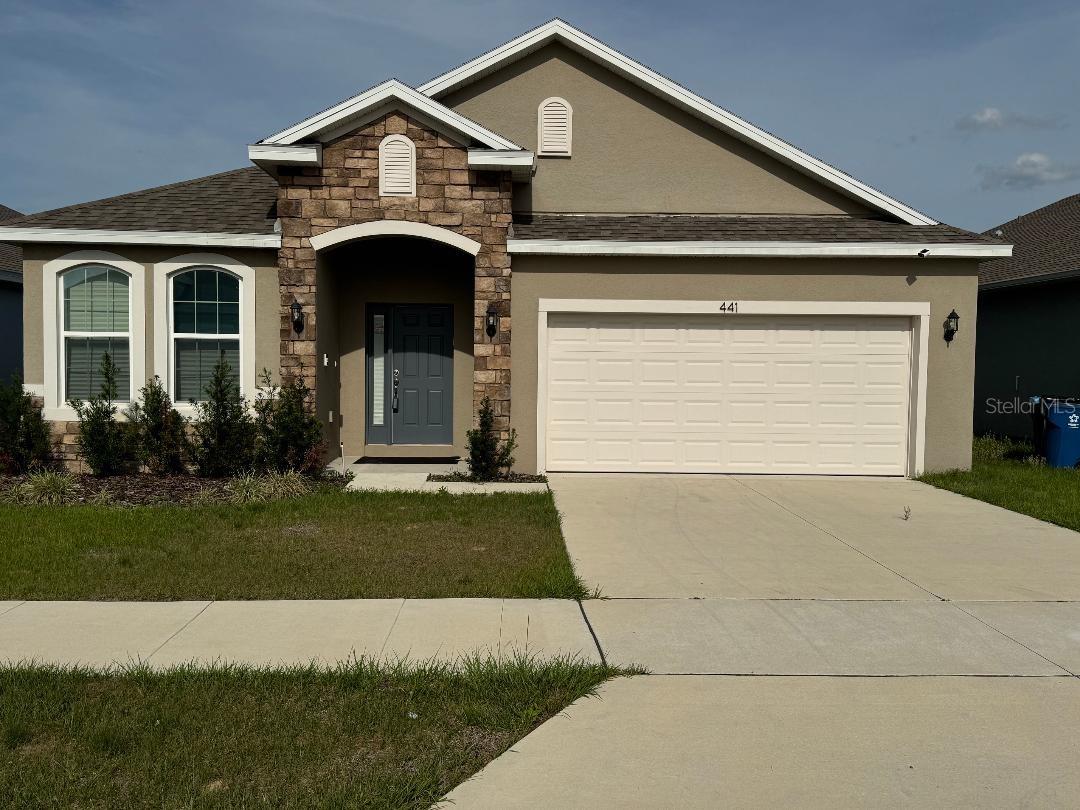 Listing photo 1 for 441 Silver Palm Dr
