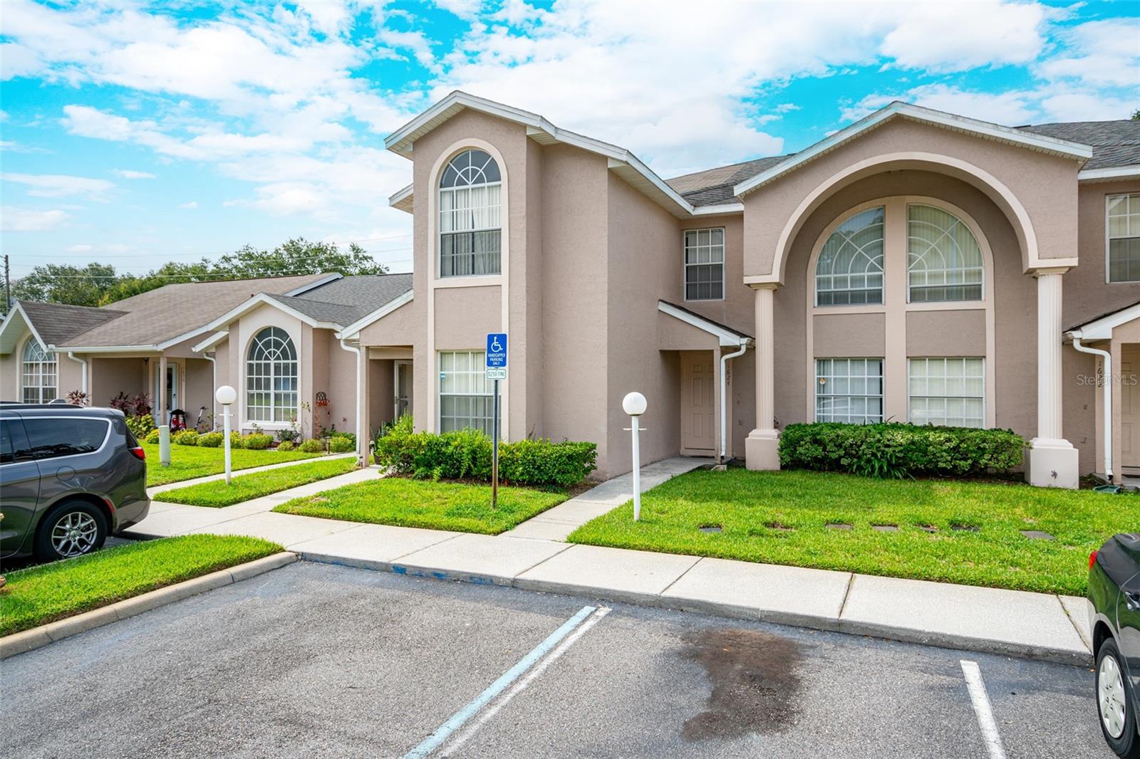 1624 WINDSOR OAK COURT