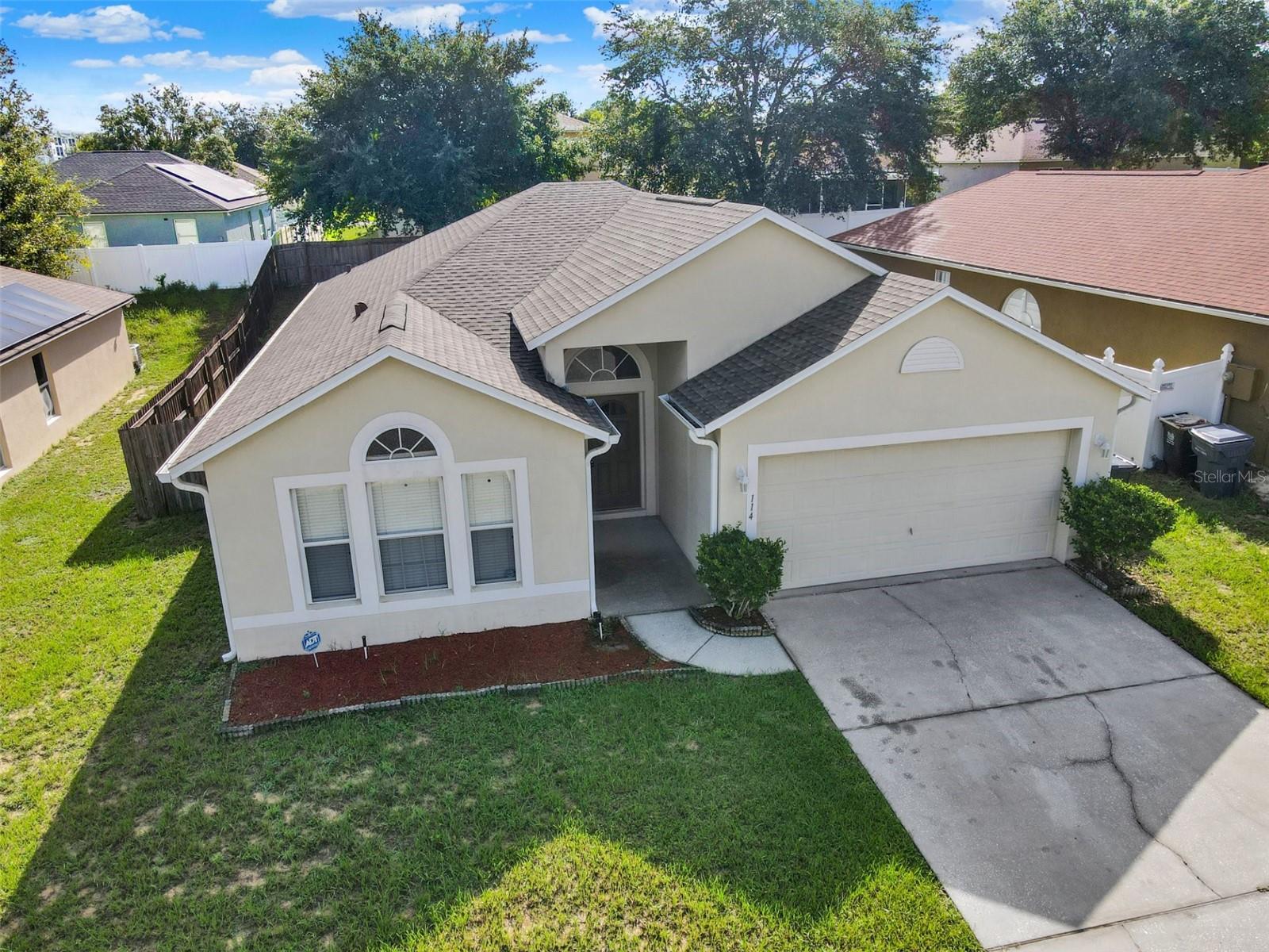 Listing photo 3 for 114 Vervain Ave