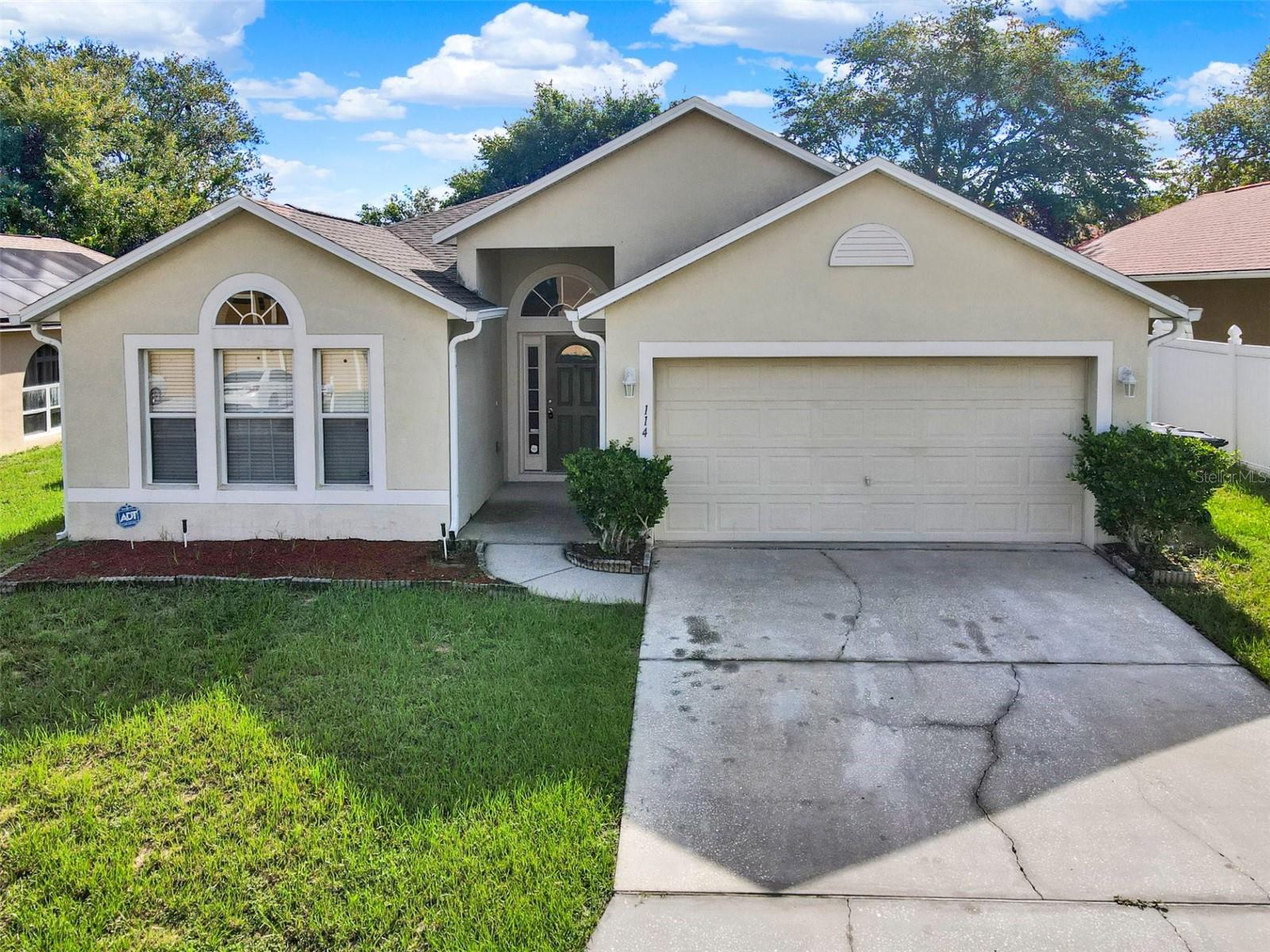 Listing photo 2 for 114 Vervain Ave