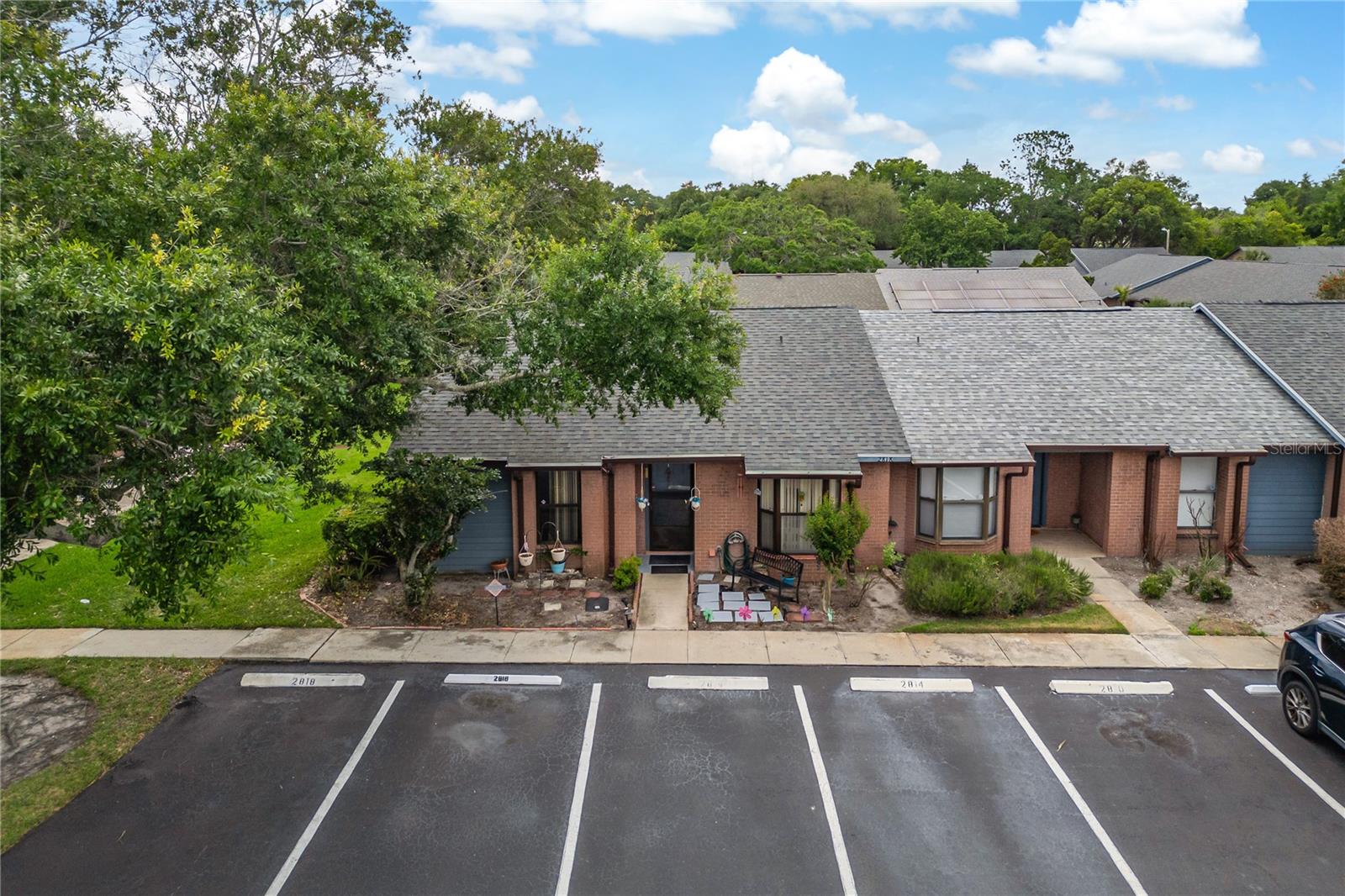 2818 SHANNON OAK COURT