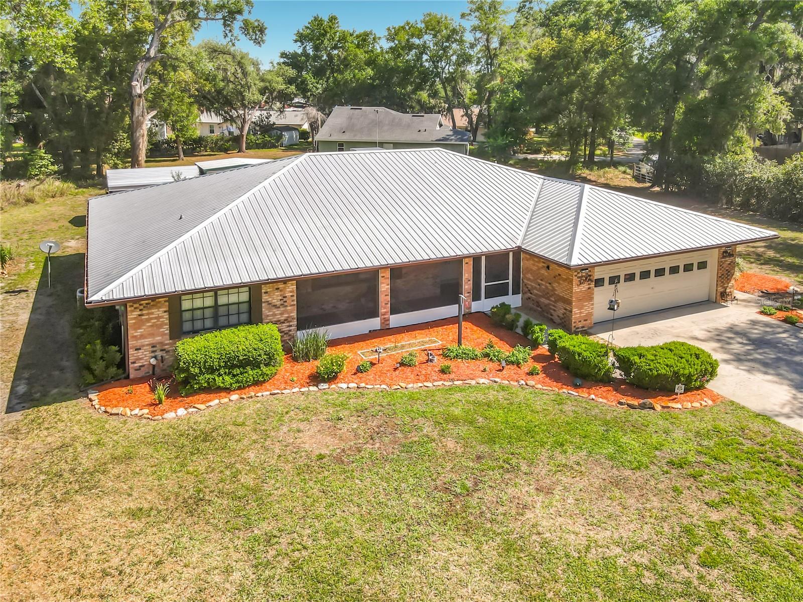 Listing photo 1 for 17819 Palm St