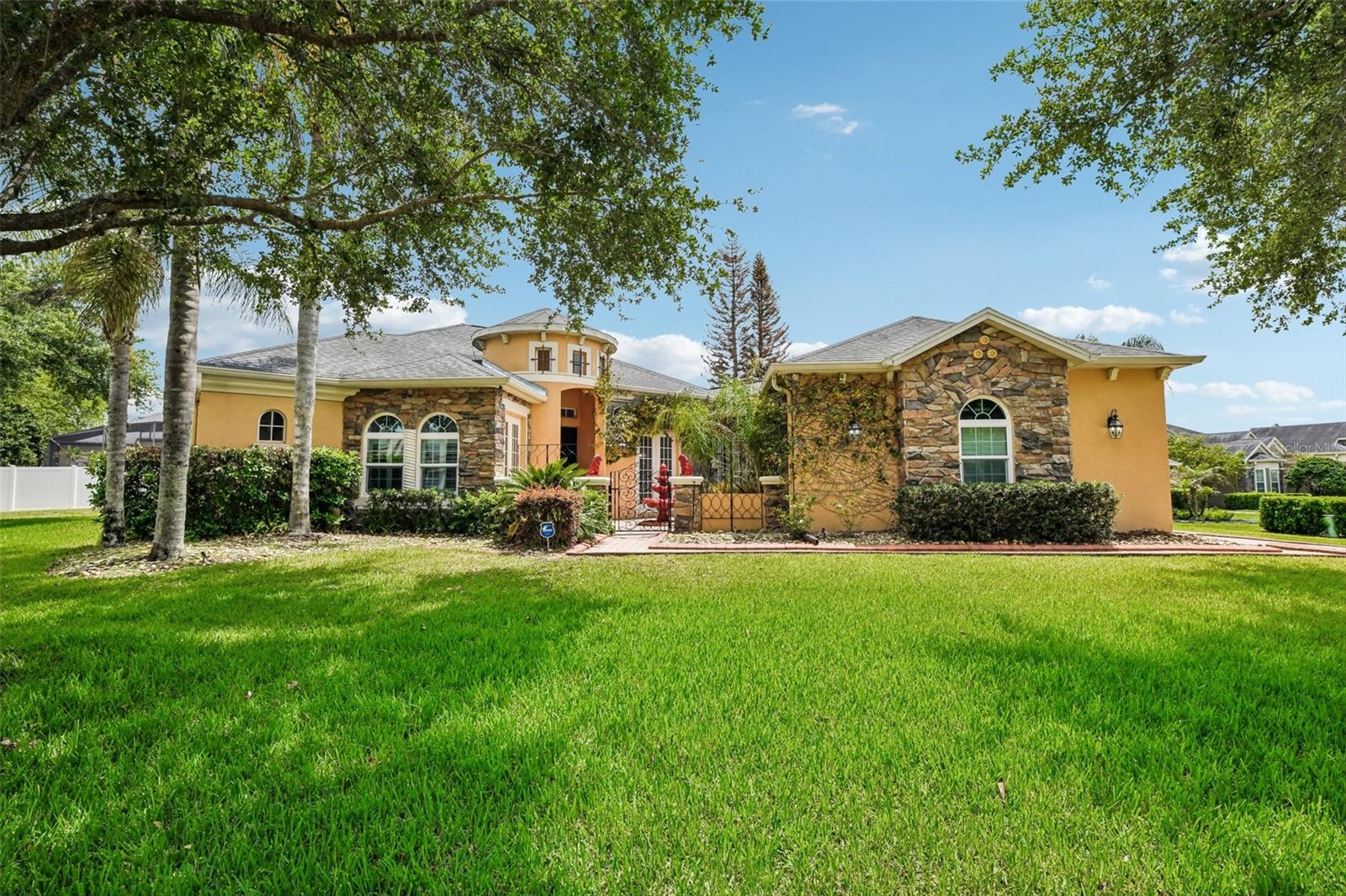 910 PARASOL PLACE