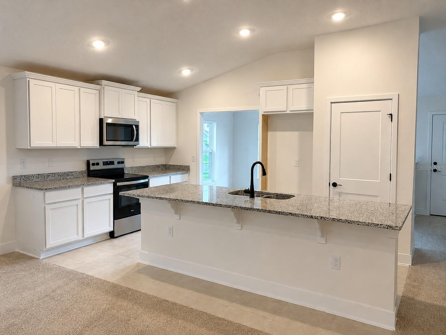 Listing photo 3 for 255 Verny Grove Lane