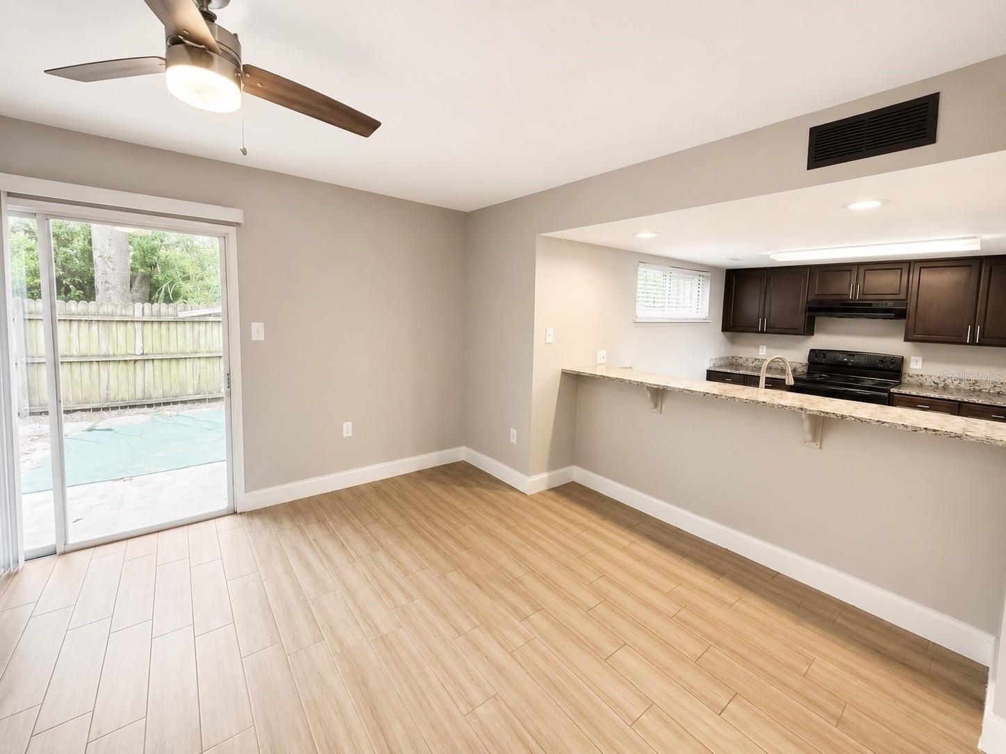 Listing photo 3 for 3922 Crayrich Cir #c-4