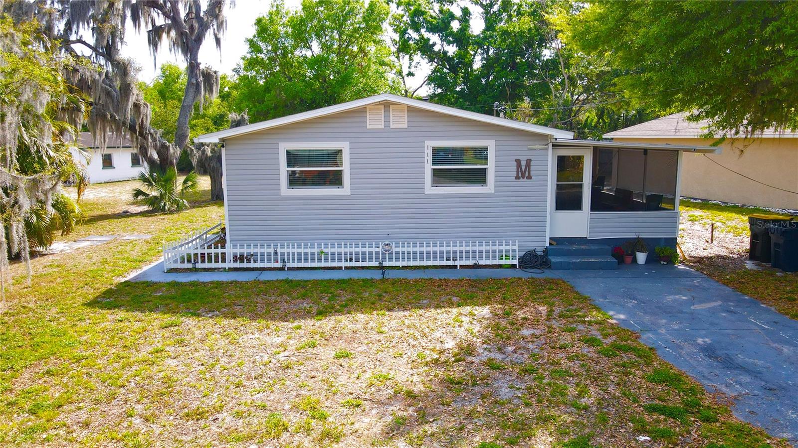 Listing photo 1 for 111 Ne Palencia Rd