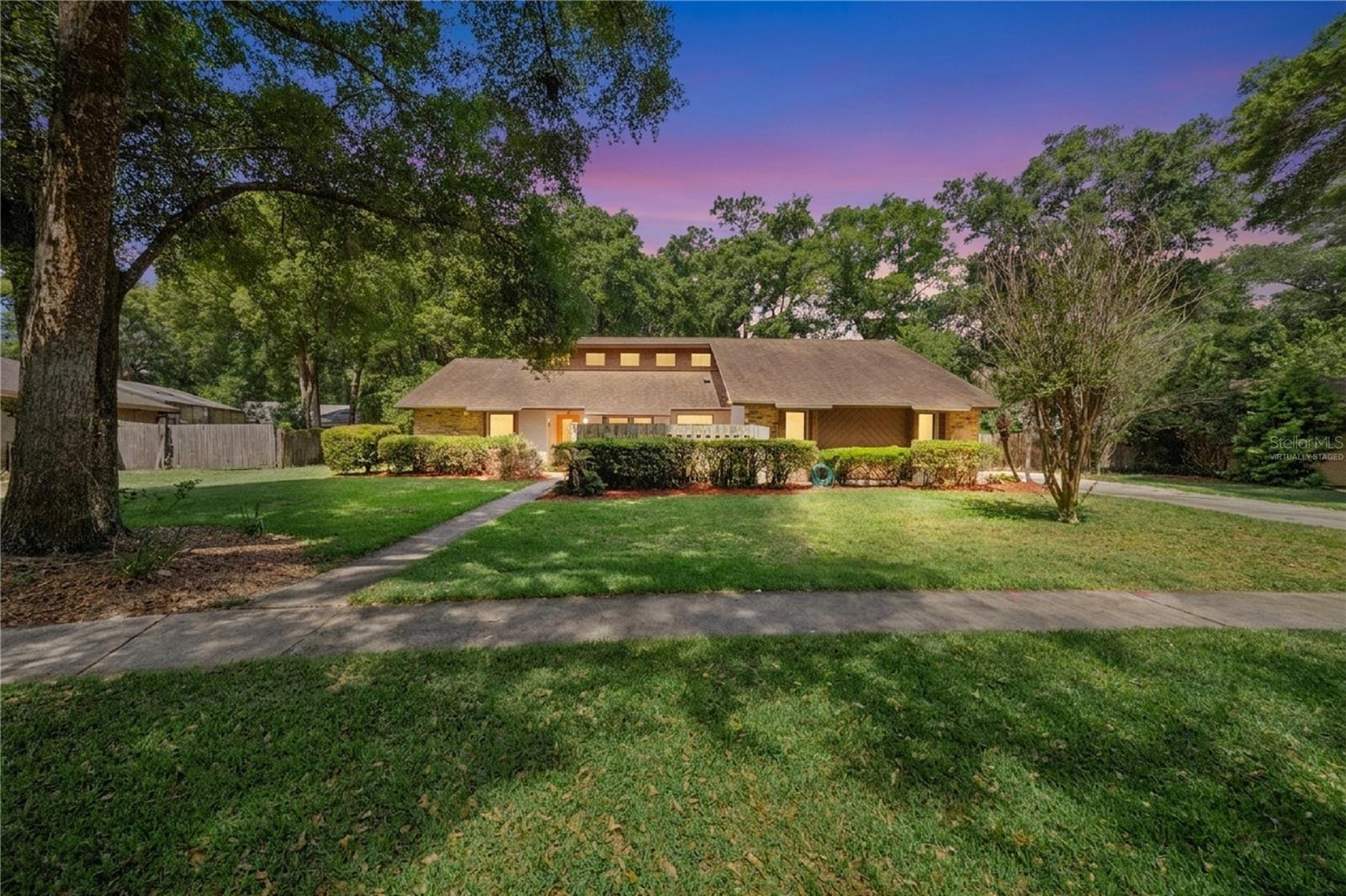 424 KNOLL TREE LANE