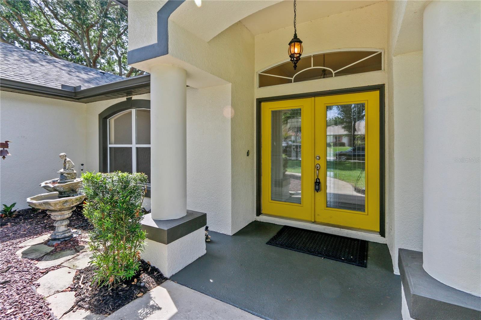 Listing photo 1 for 10814 Vineyard Ct