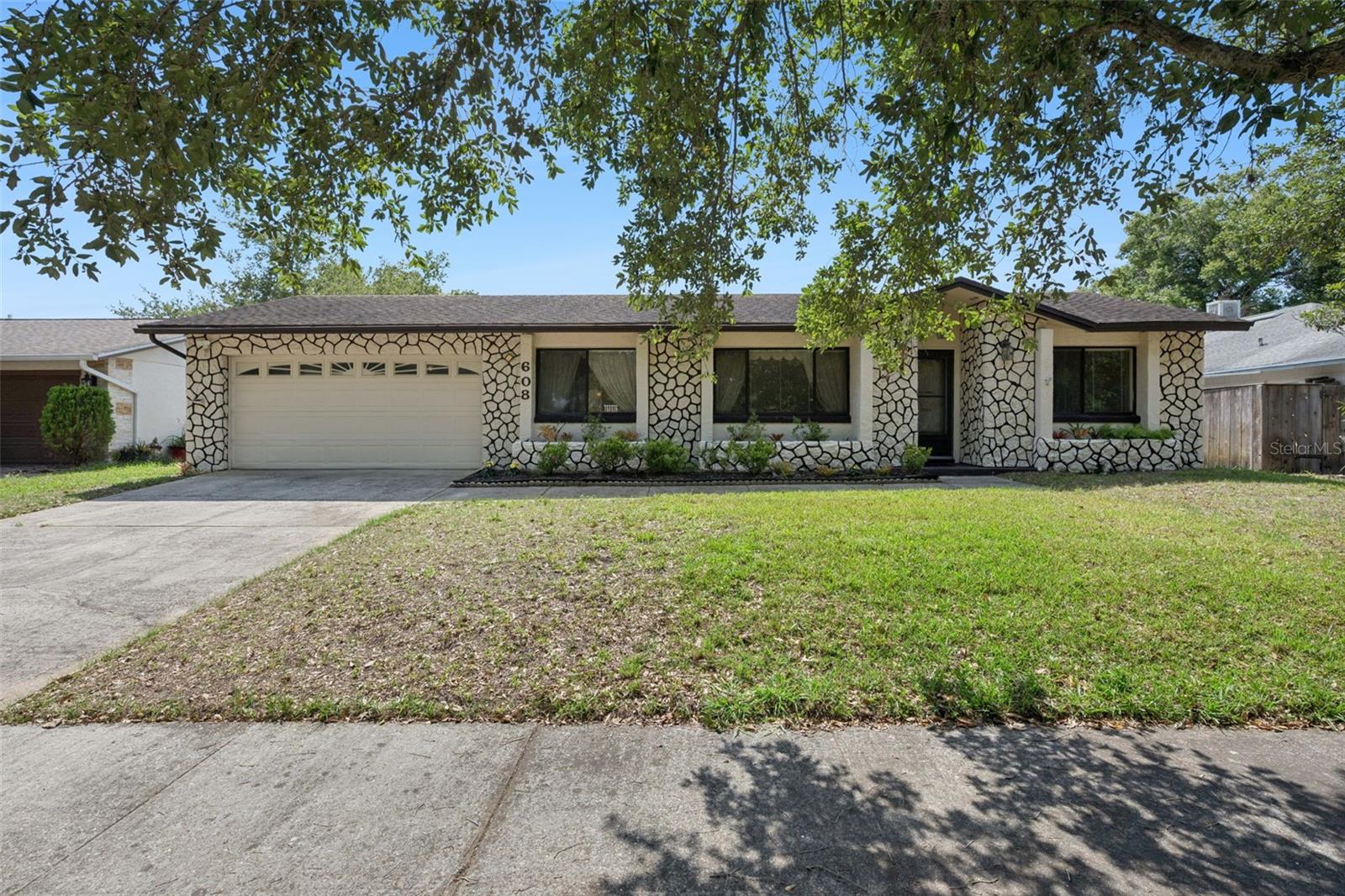608 WAVECREST DRIVE