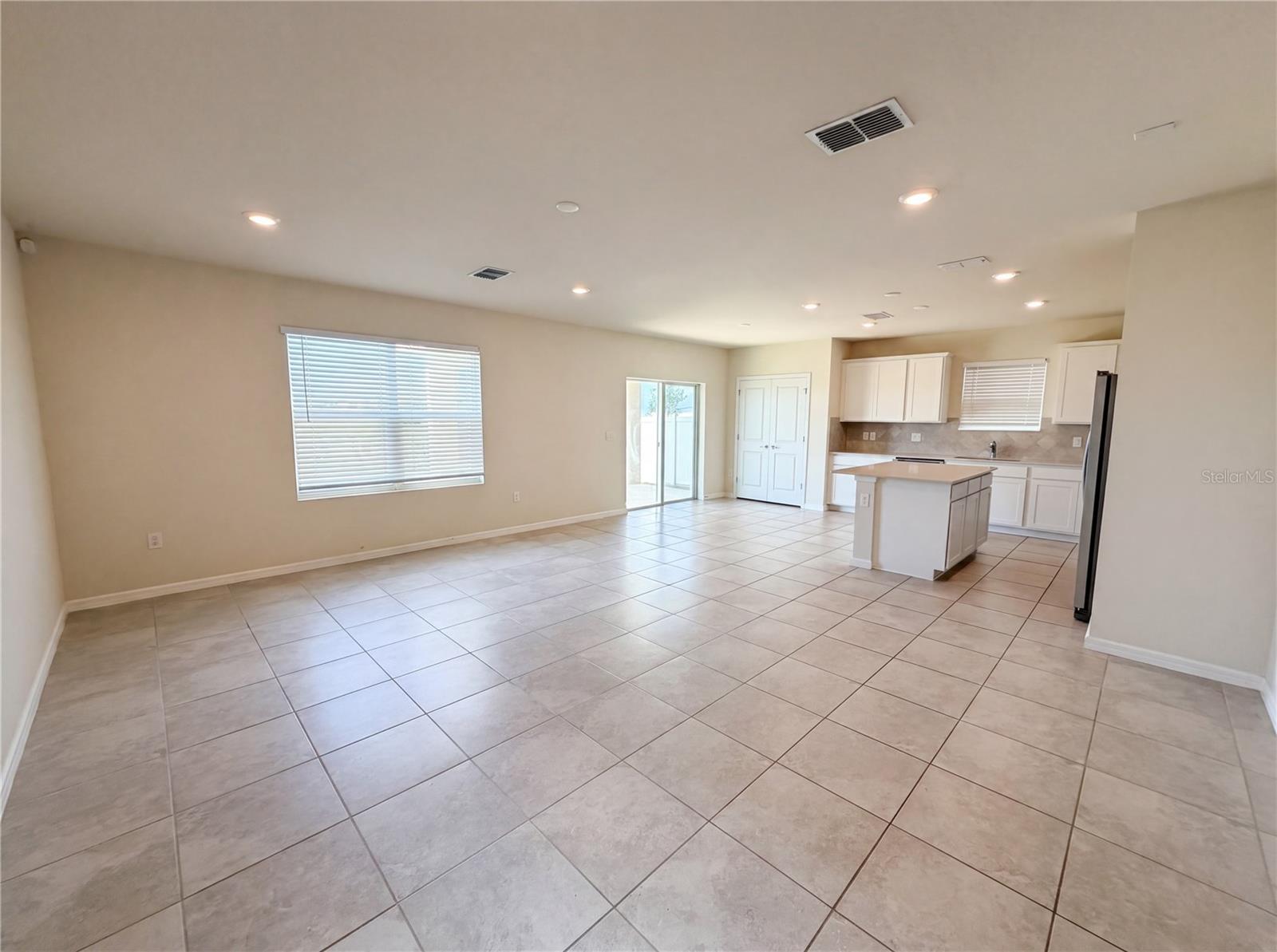 Listing photo 3 for 7768 Syracuse Dr