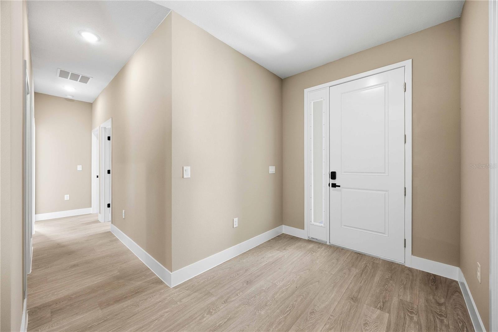 Listing photo 3 for 2108 River Hawk Loop
