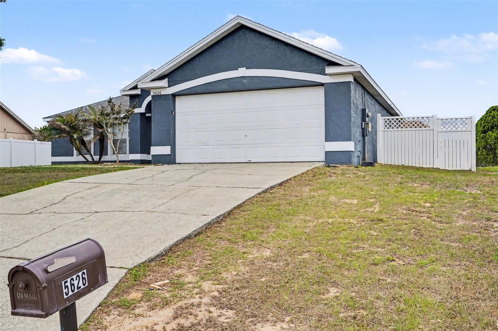 Listing photo 1 for 5626 S Loma Vista Ct