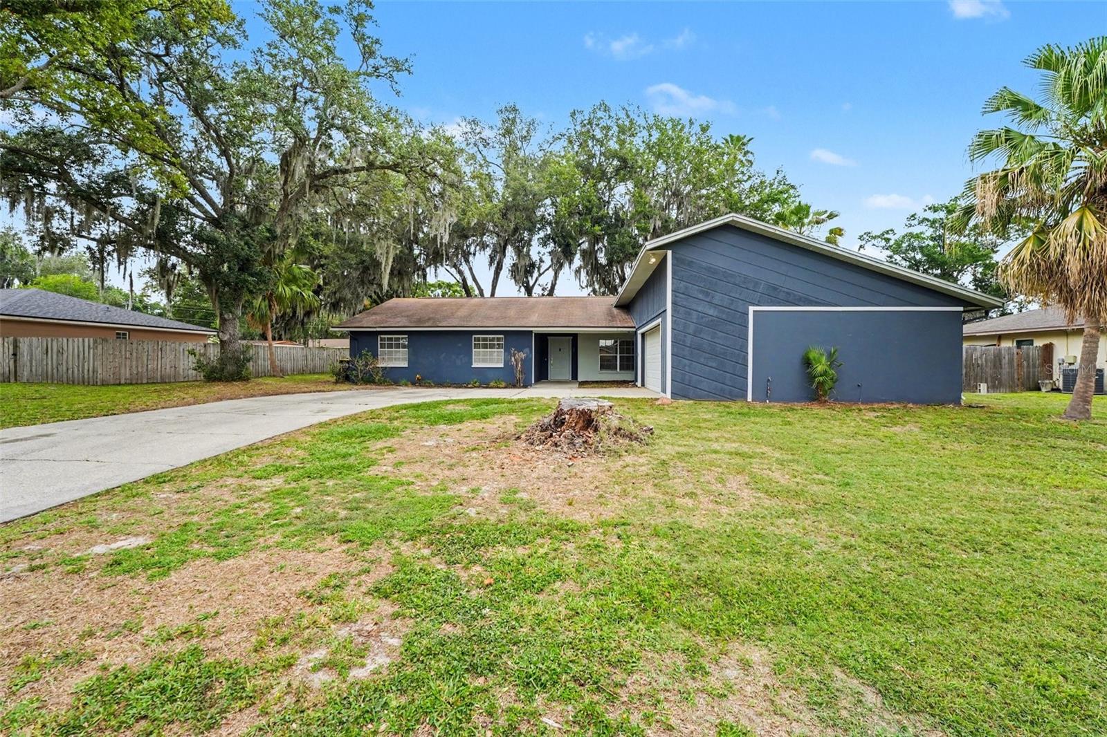 Listing photo 2 for 1234 Fairfax N