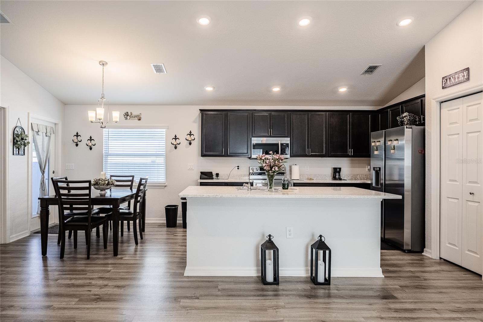 Listing photo 2 for 3307 Costello Cir