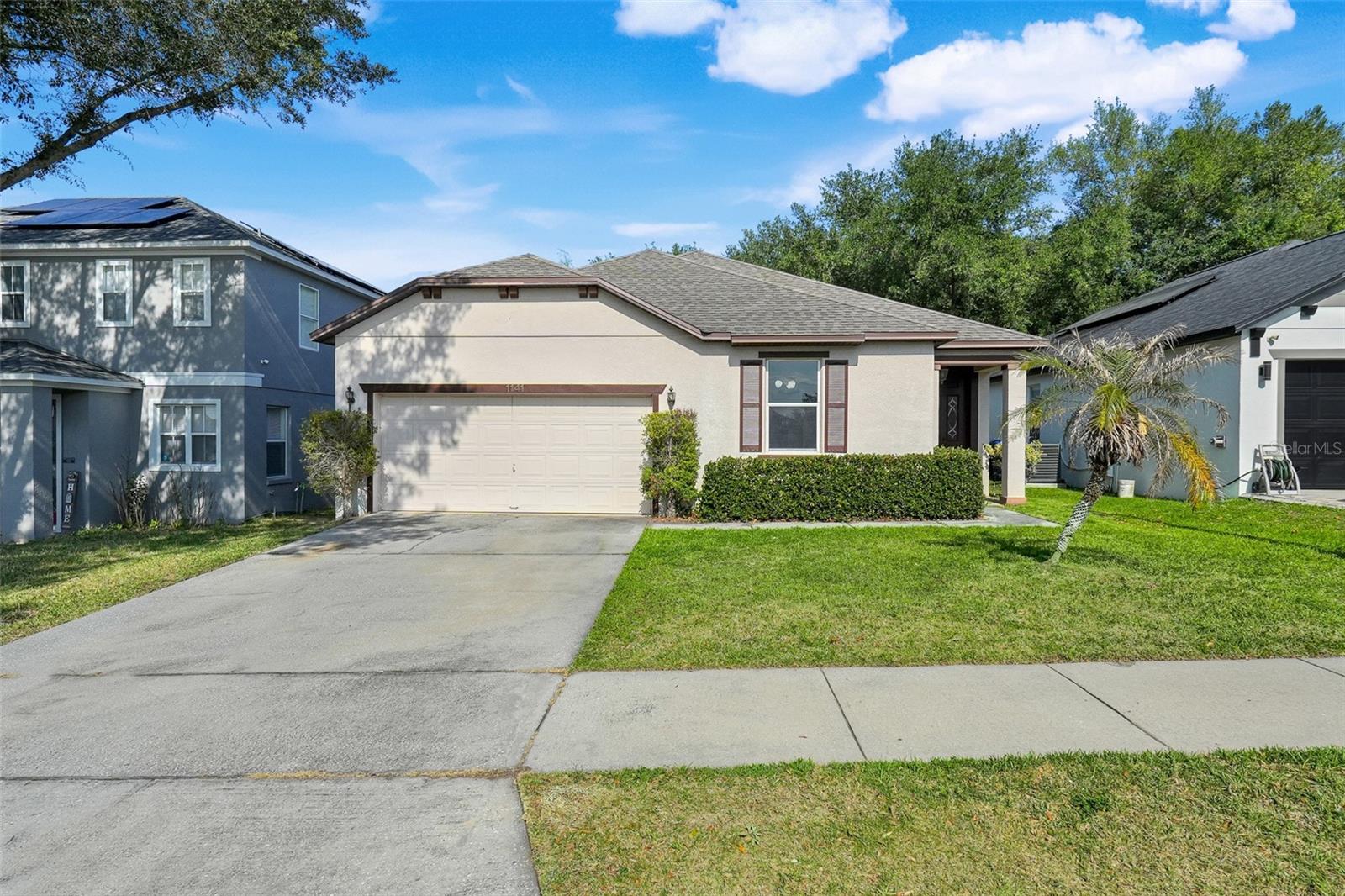 Listing photo 1 for 1141 Greenley Ave