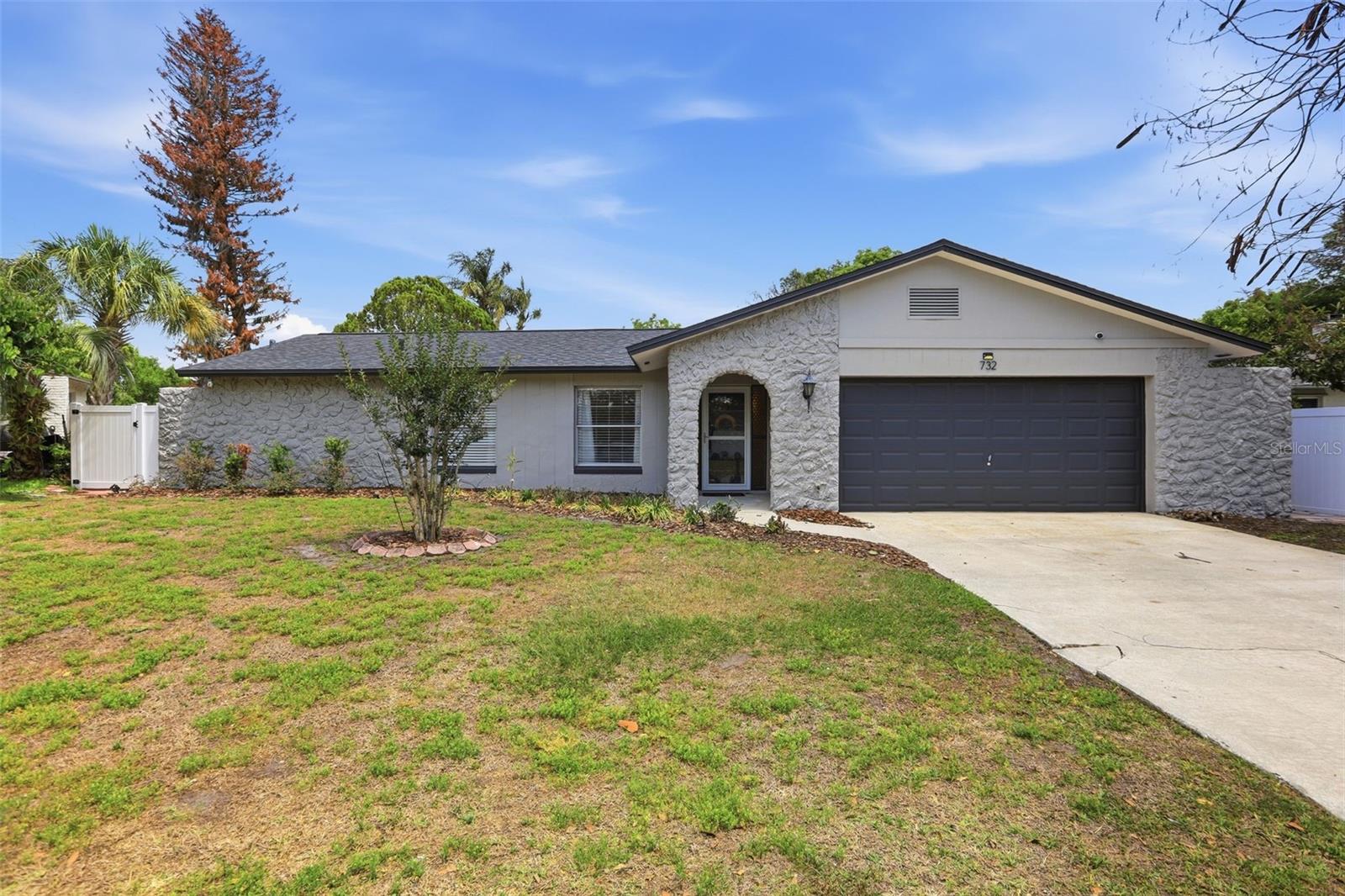 732 LAUREL WAY