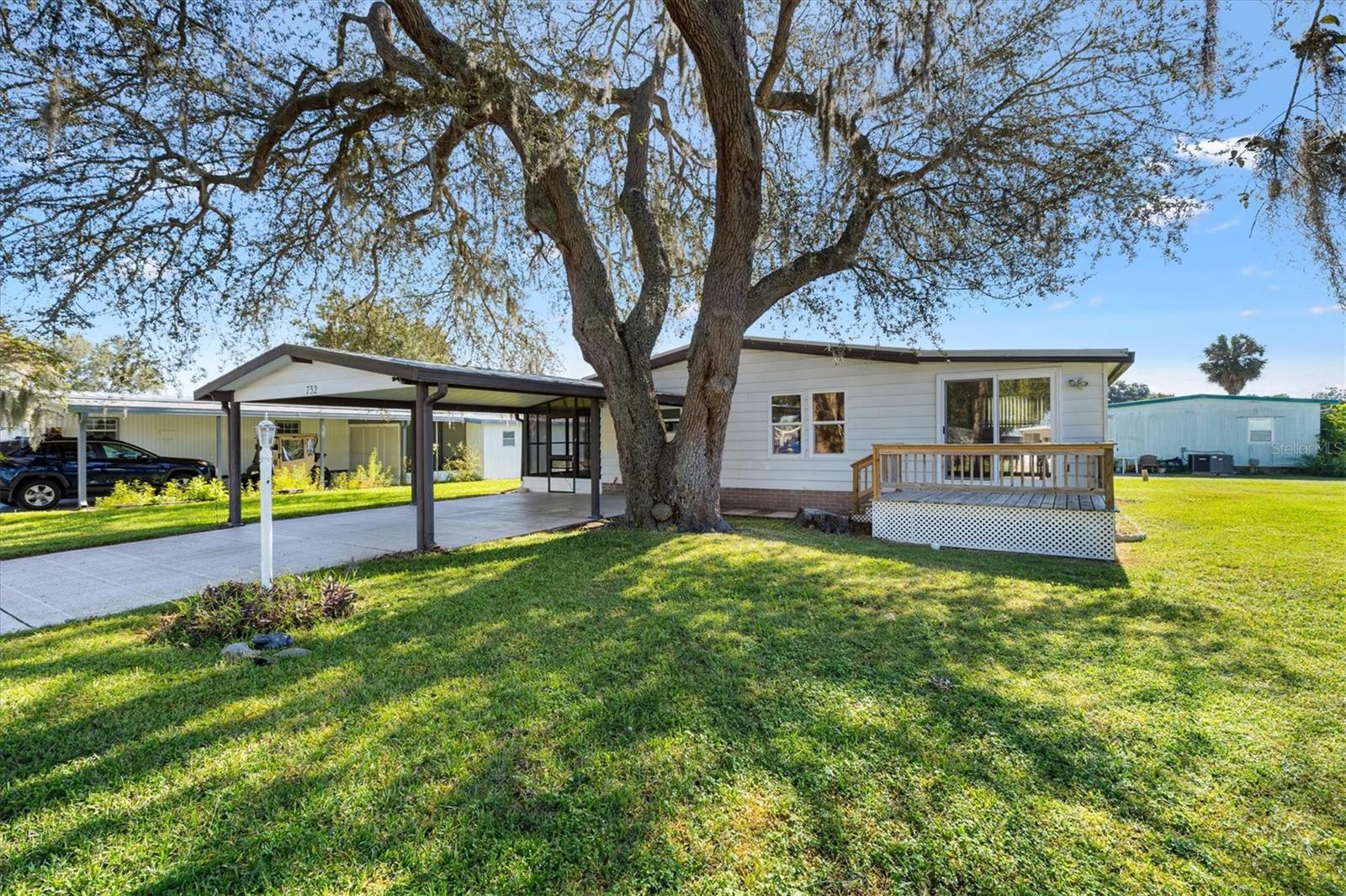 Listing photo 2 for 732 Royal Palm Ave