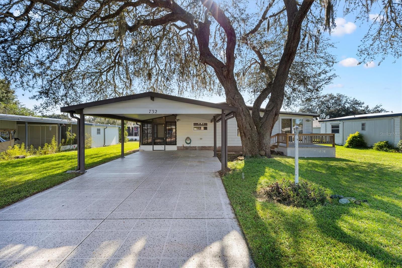 Listing photo 1 for 732 Royal Palm Ave