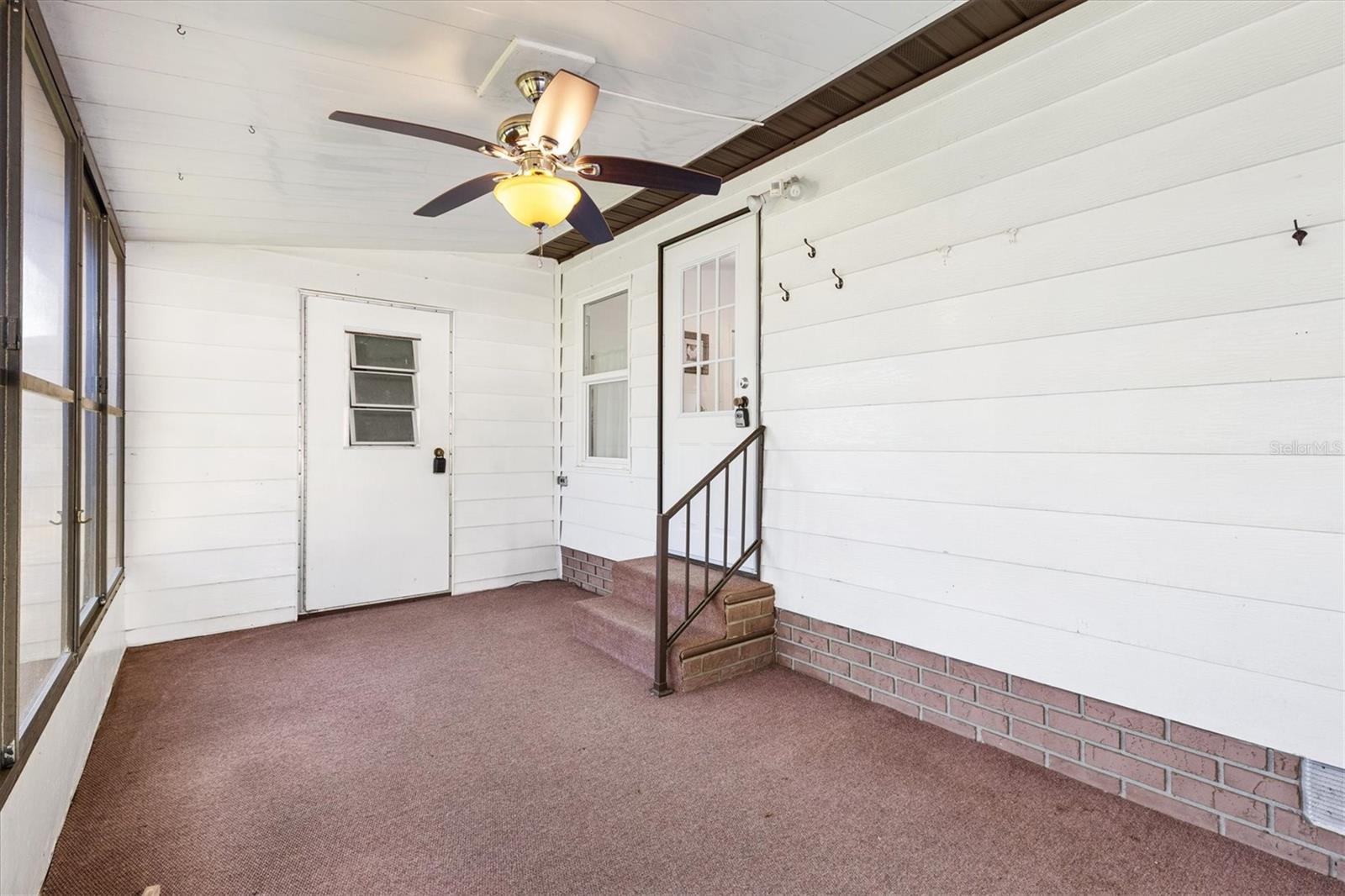 Listing photo 3 for 732 Royal Palm Ave