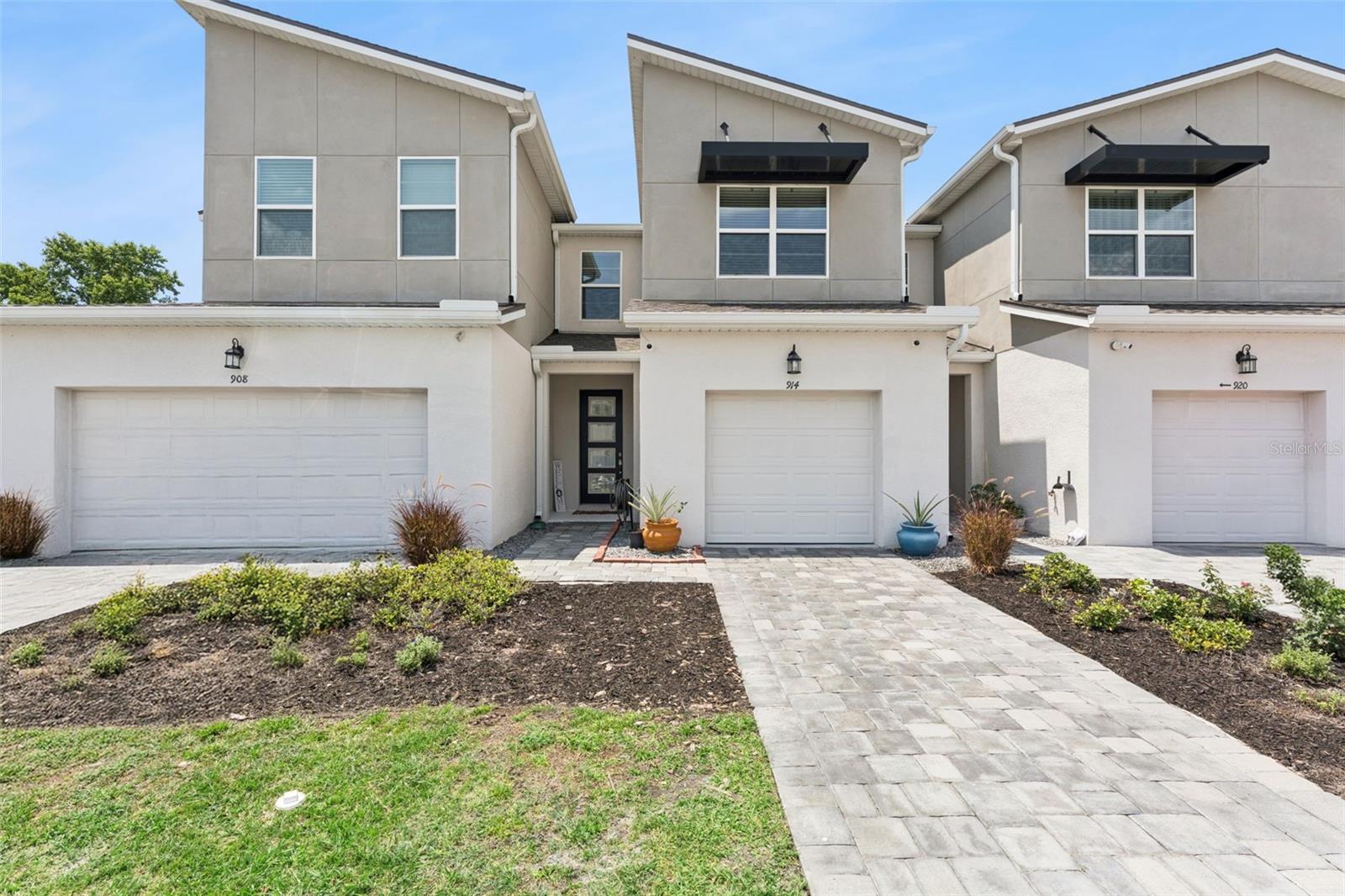 914 SPRING PALMS LOOP