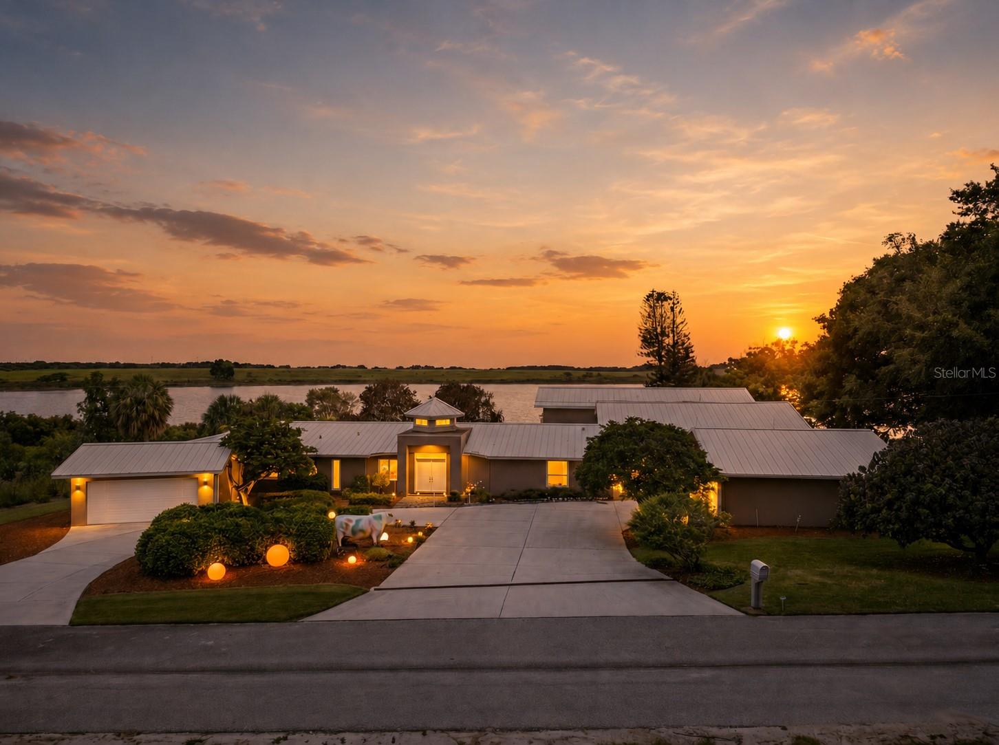 Listing photo 2 for 775 S Ilakee Ave