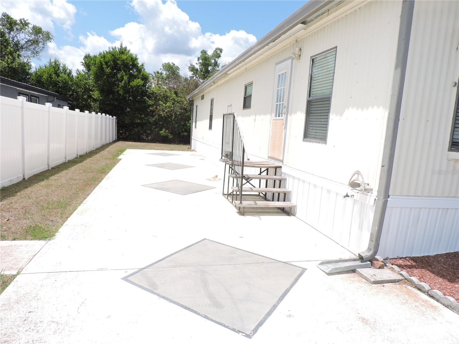 Listing photo 2 for 236 2nd Ave N
