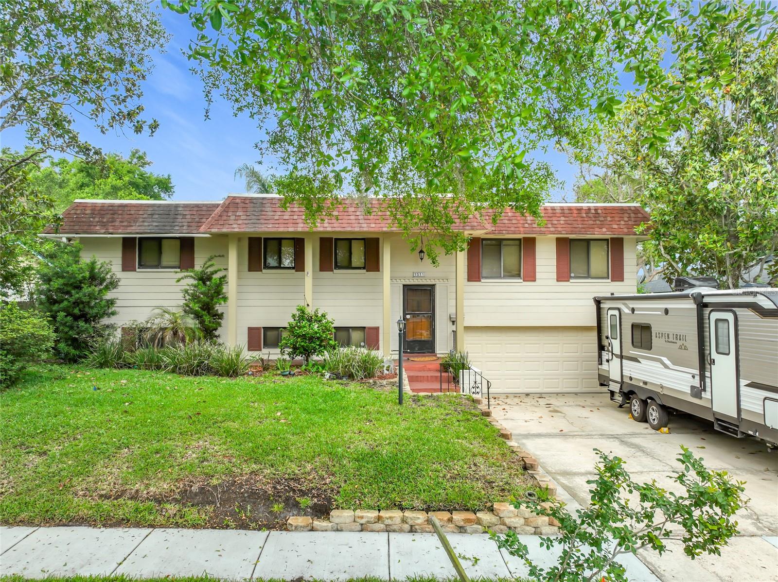 1511 GLASTONBERRY ROAD