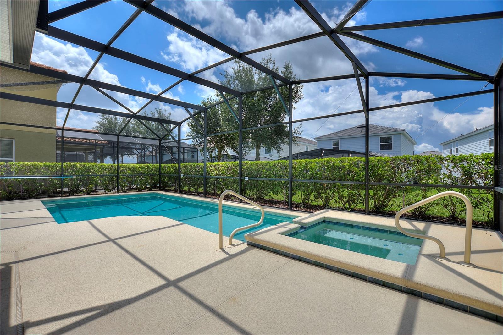 Listing photo 3 for 5368 Oakbourne Ave