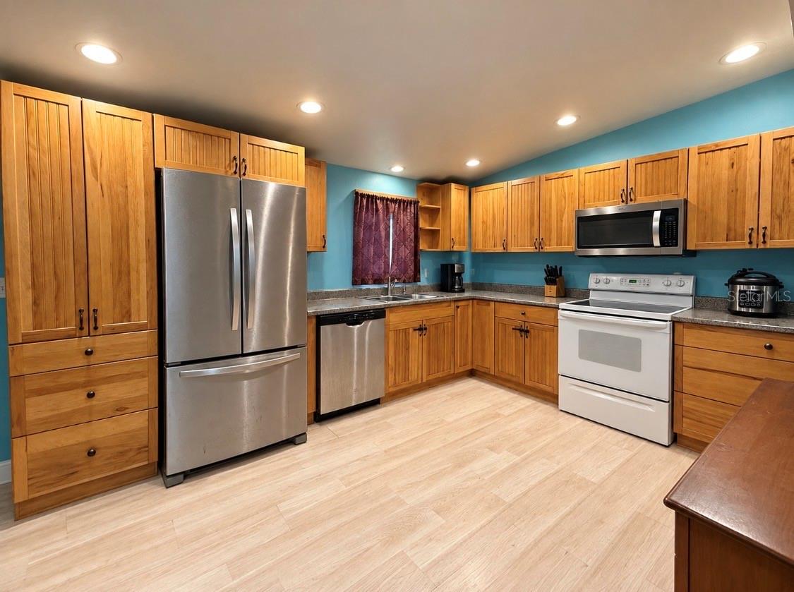 Listing photo 3 for 26106 Fishermans Rd