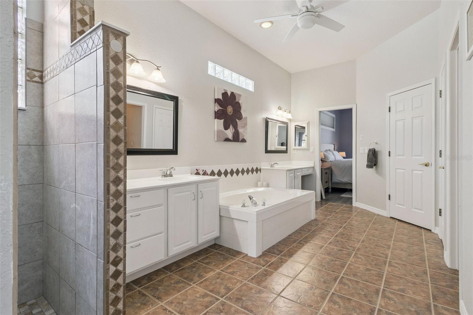 Photo 24