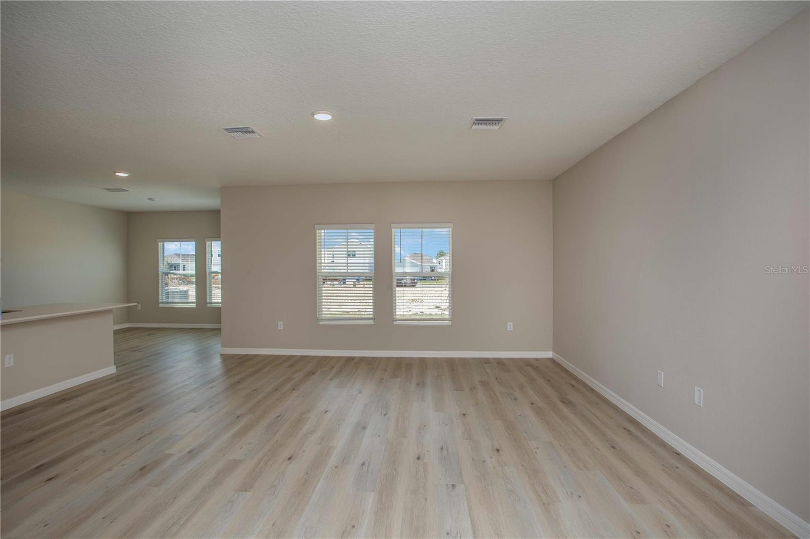 Listing photo 3 for 1569 Sage Ave