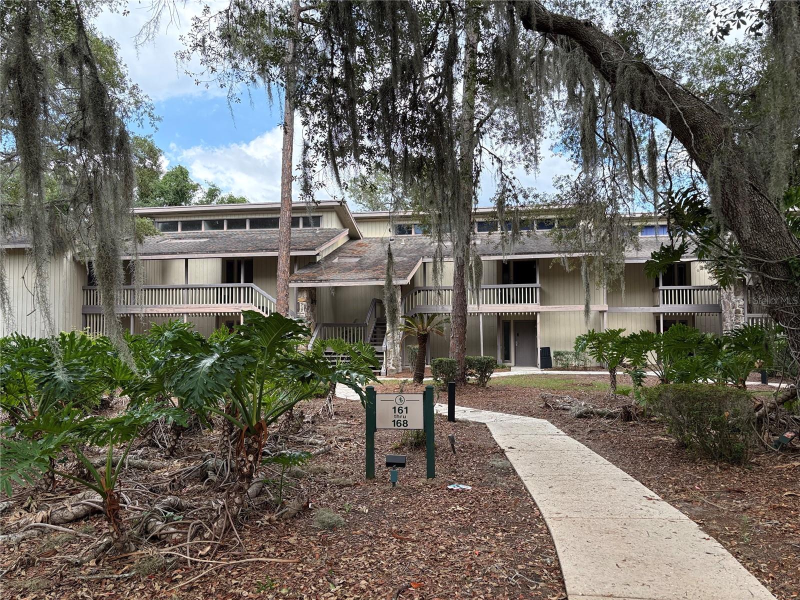 Listing photo 1 for 167 Palm View Ct #3487