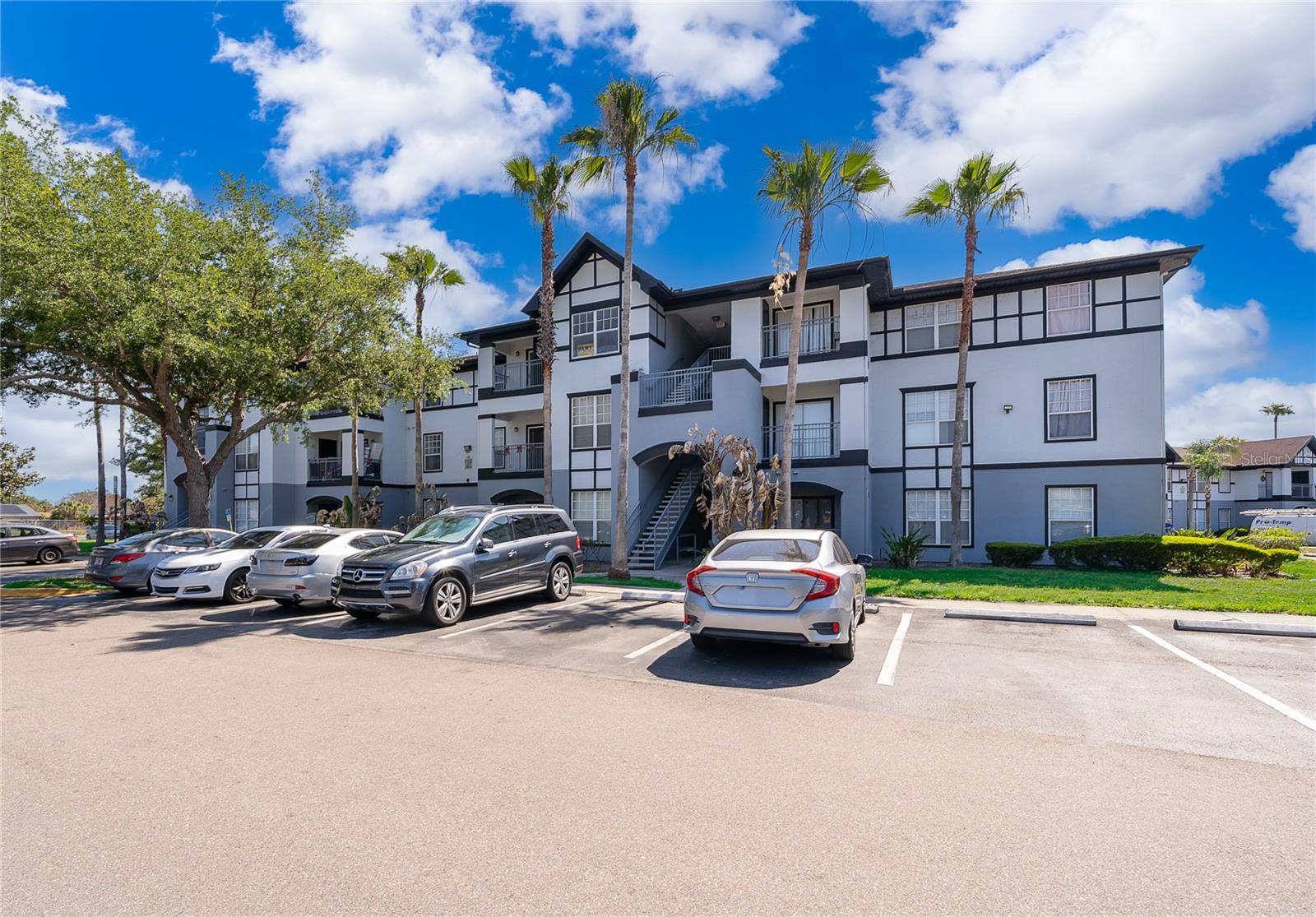 5513 P G A BOULEVARD Unit 4827
