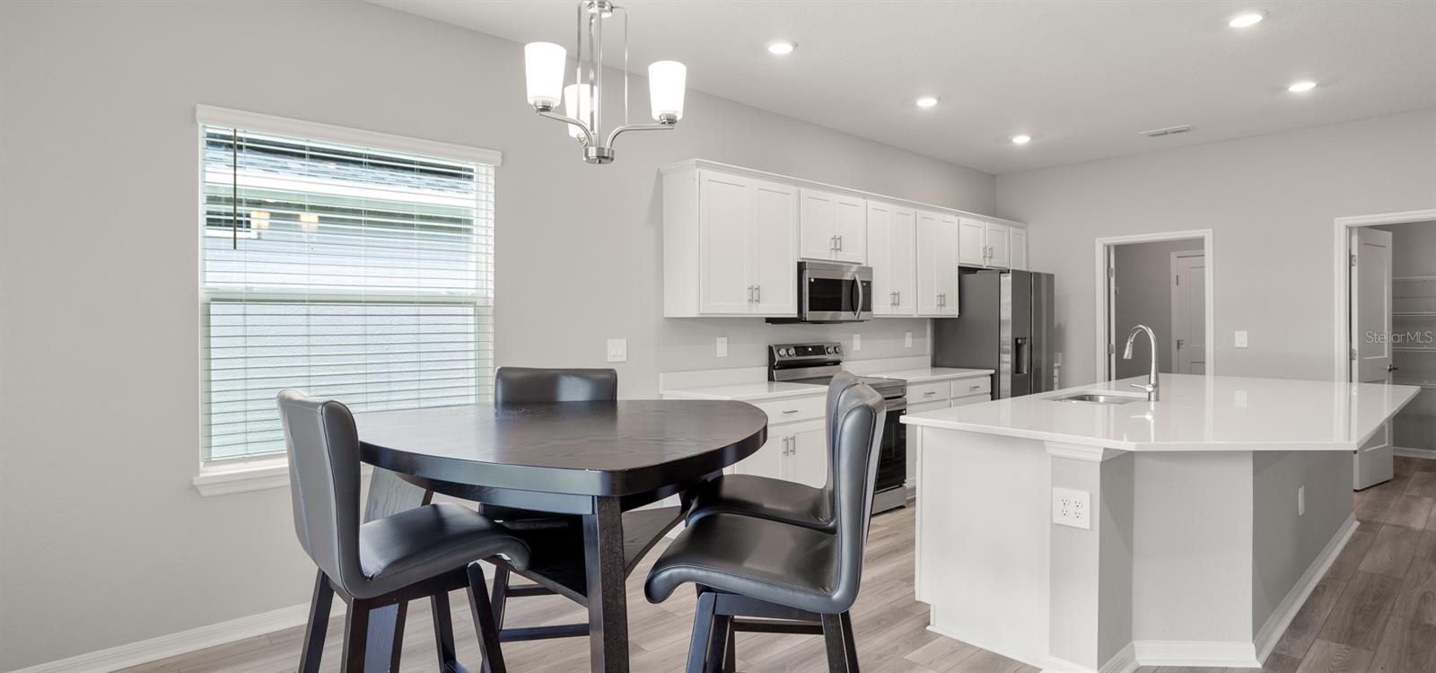 Listing photo 3 for 3151 Laurel Oak Ln