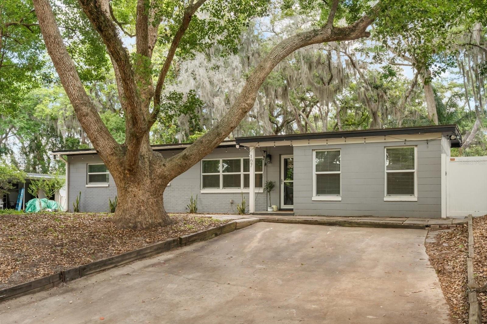 107 E LAUREN COURT