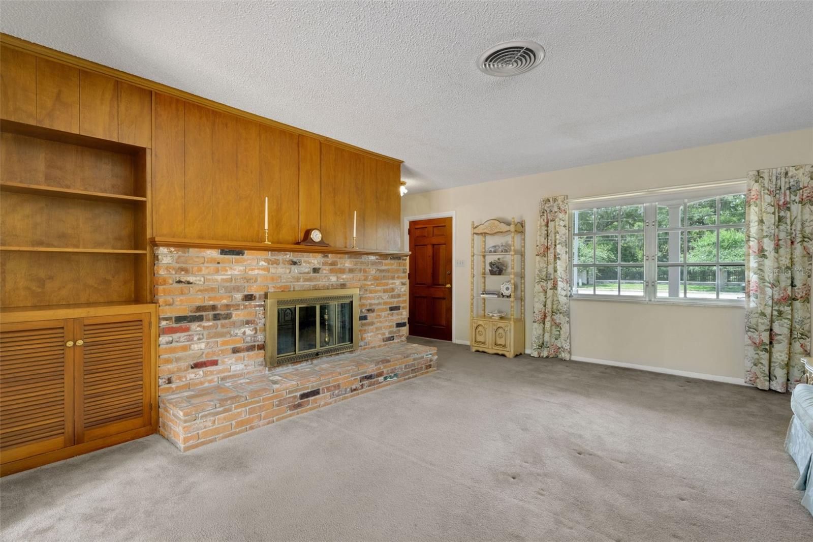 Listing photo 2 for 4200 Cleveland Heights Blvd