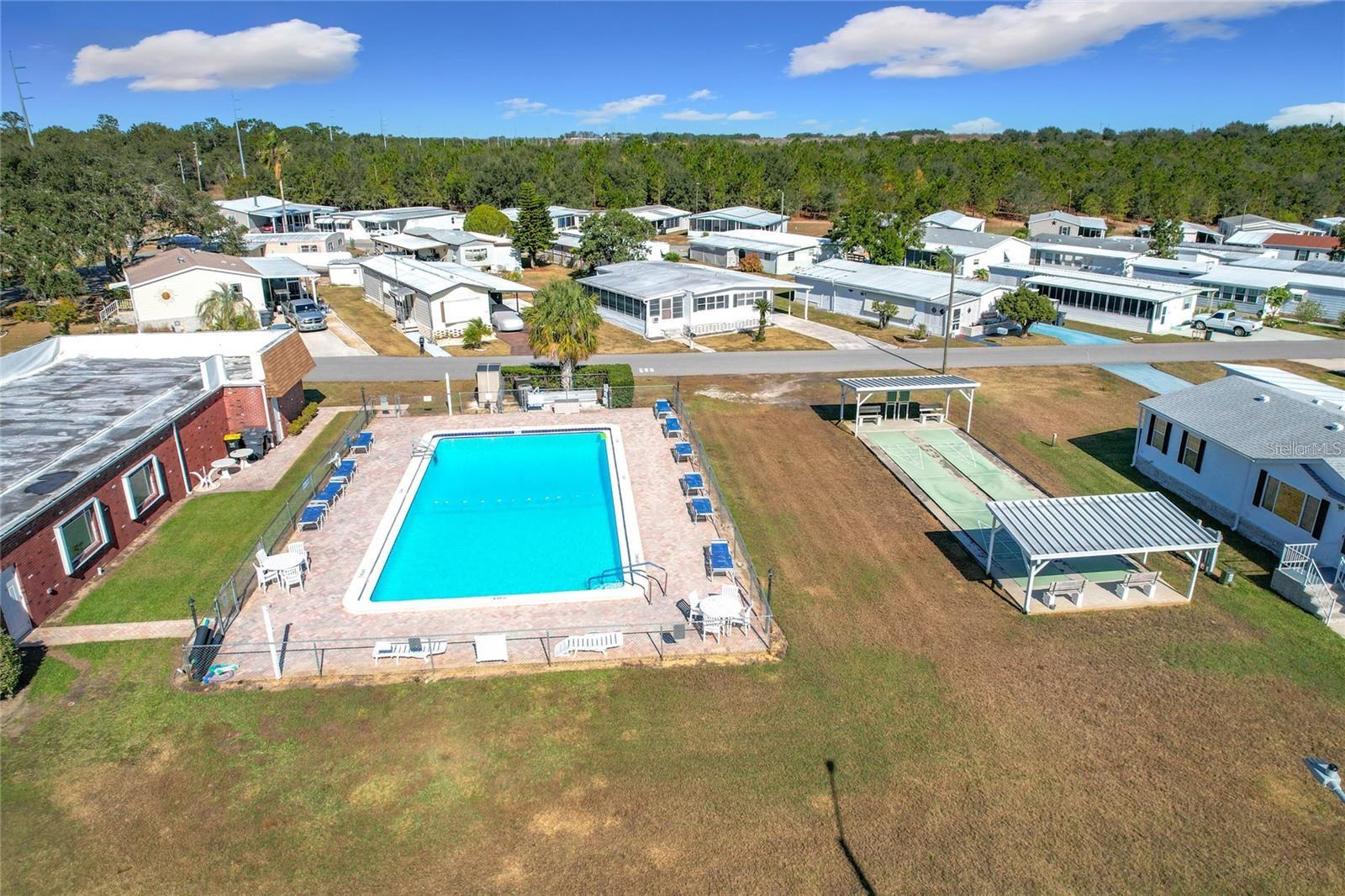 Listing photo 2 for 347 Edgewood Blvd