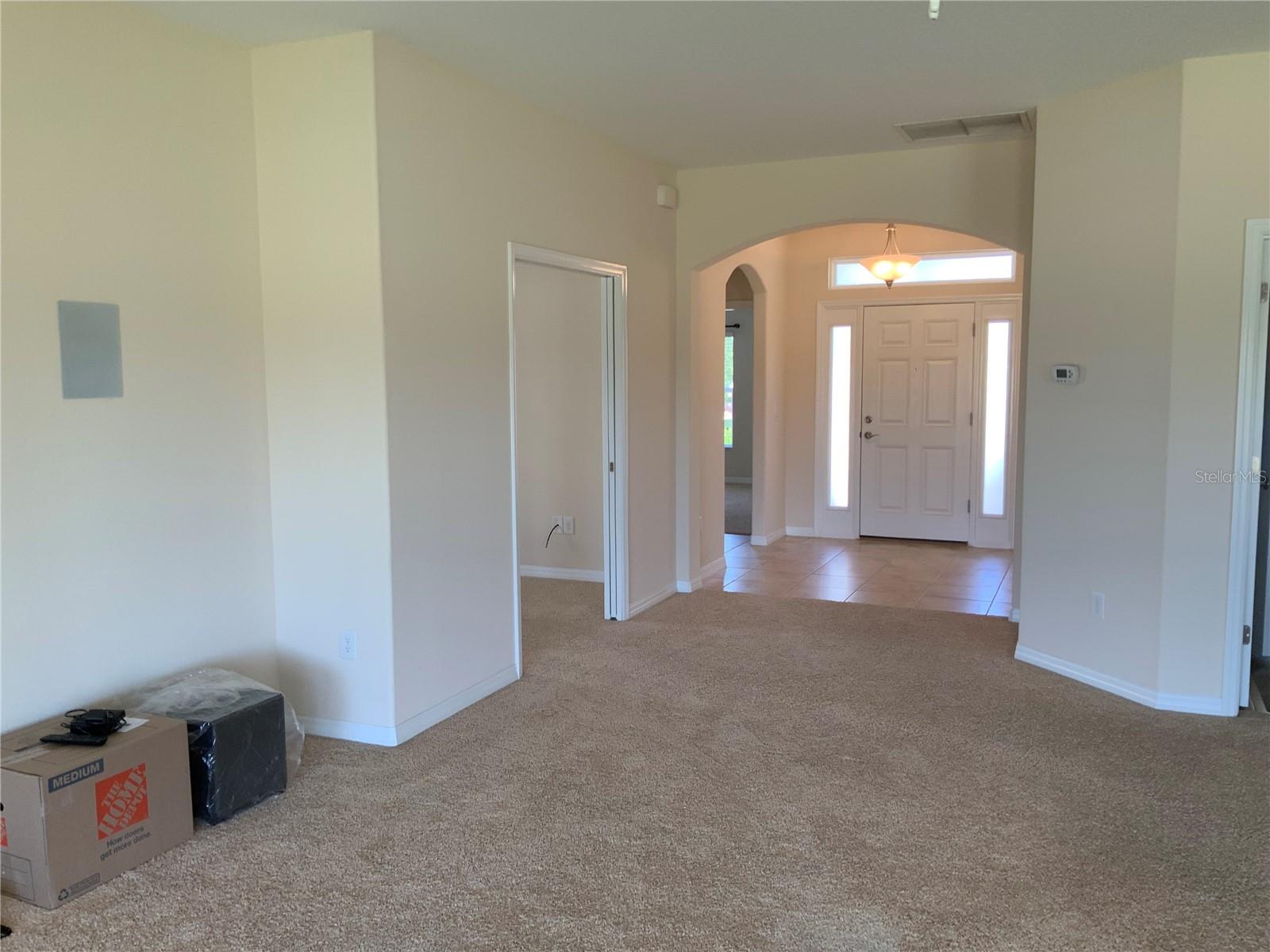 Listing photo 3 for 27215 Roanoke Dr