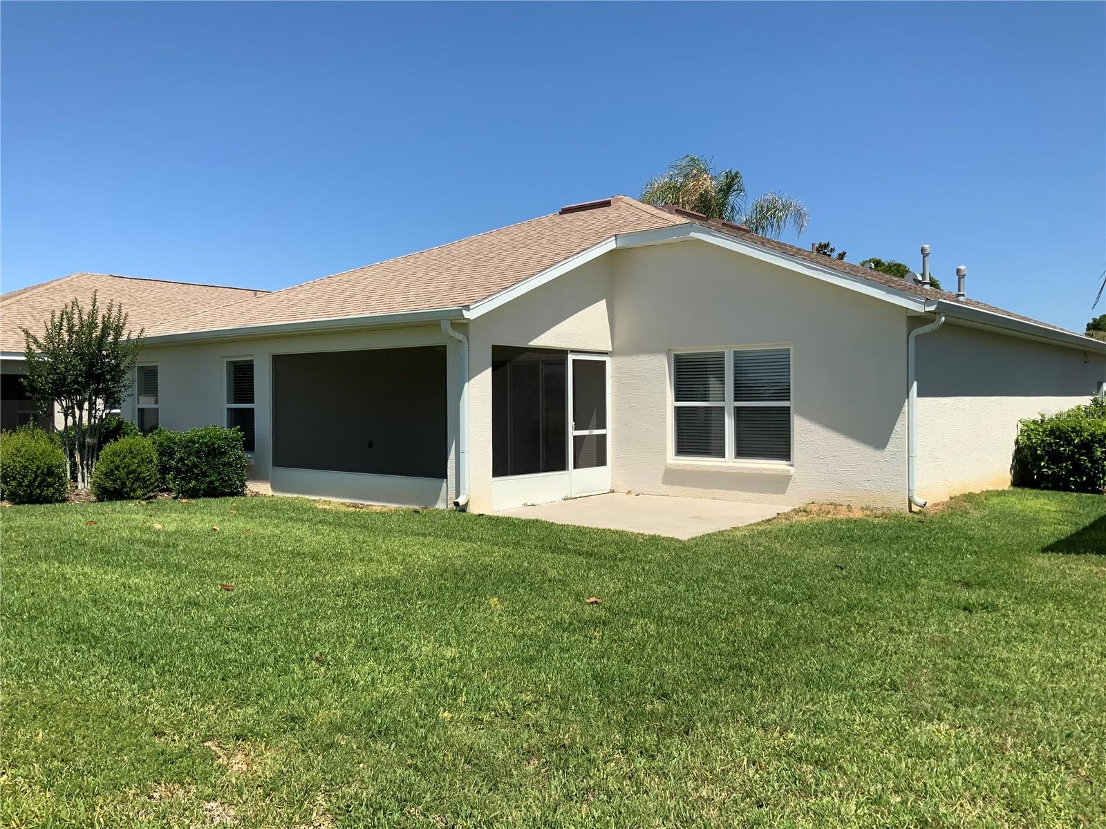 Listing photo 2 for 27215 Roanoke Dr